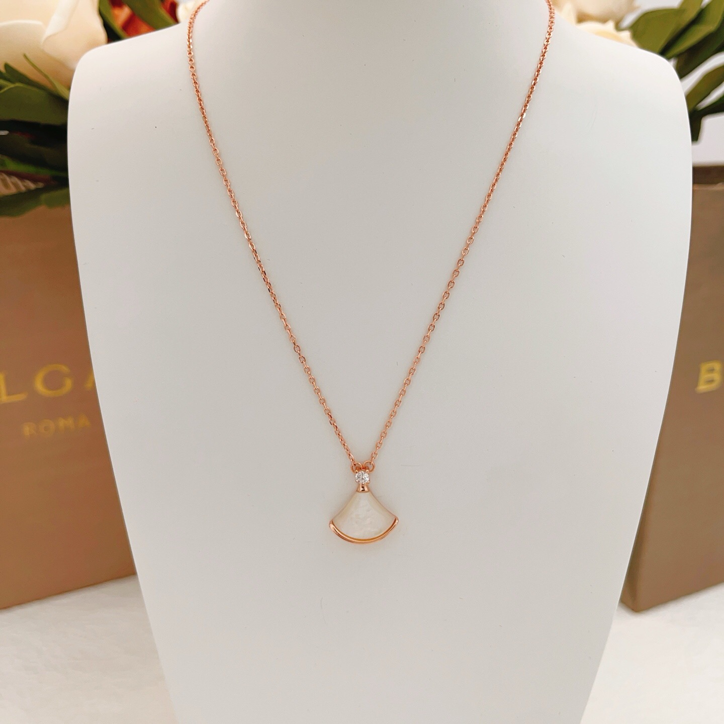 BVLGARI 復刻 扇形母貝項鍊 玫瑰金吊墜 氣質款| 8 BVLGARI 復刻 扇形母貝項鍊 玫瑰金吊墜 氣質款