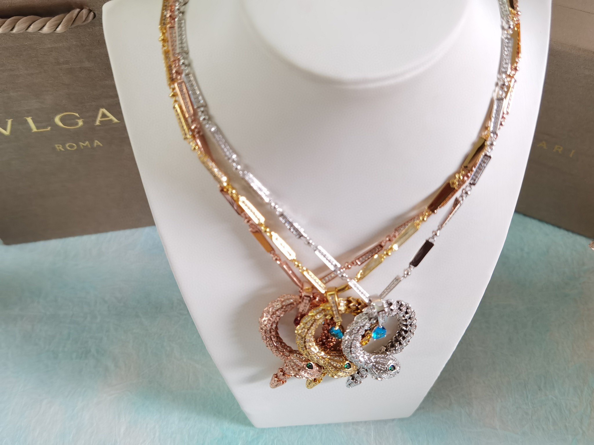 BVLGARI 蛇形纏繞項鏈 滿鑽彩寶設計長款時尚鎖骨鏈| 8 BVLGARI 蛇形纏繞項鏈 滿鑽彩寶設計長款時尚鎖骨鏈