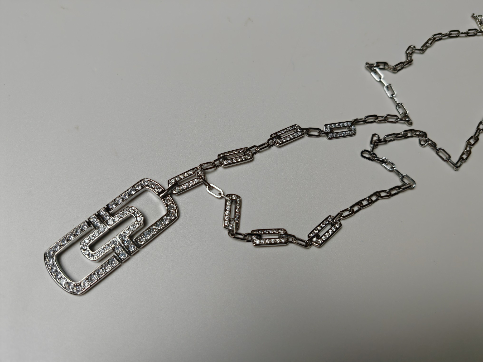 BVLGARI 長鏈扣環項鏈 滿鑽吊墜設計女款百搭飾品| 9 BVLGARI 長鏈扣環項鏈 滿鑽吊墜設計女款百搭飾品