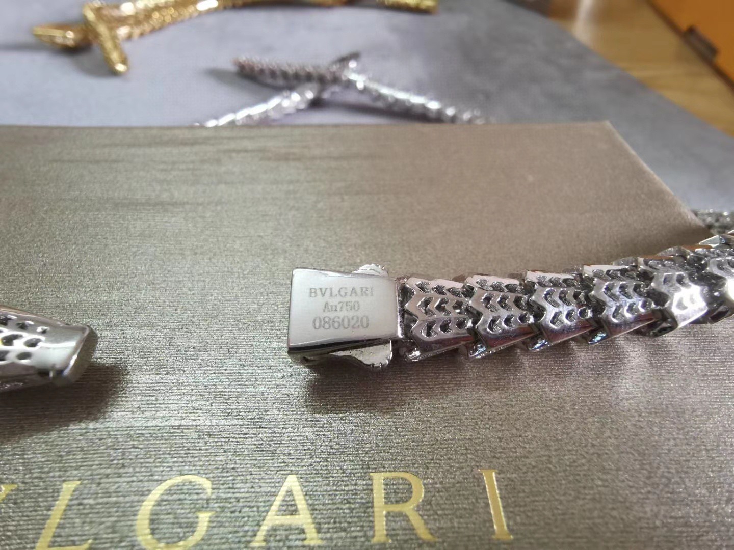 BVLGARI一比一蛇形項鍊女士滿鑽設計時尚氣質百搭款| 8 BVLGARI一比一蛇形項鍊女士滿鑽設計時尚氣質百搭款