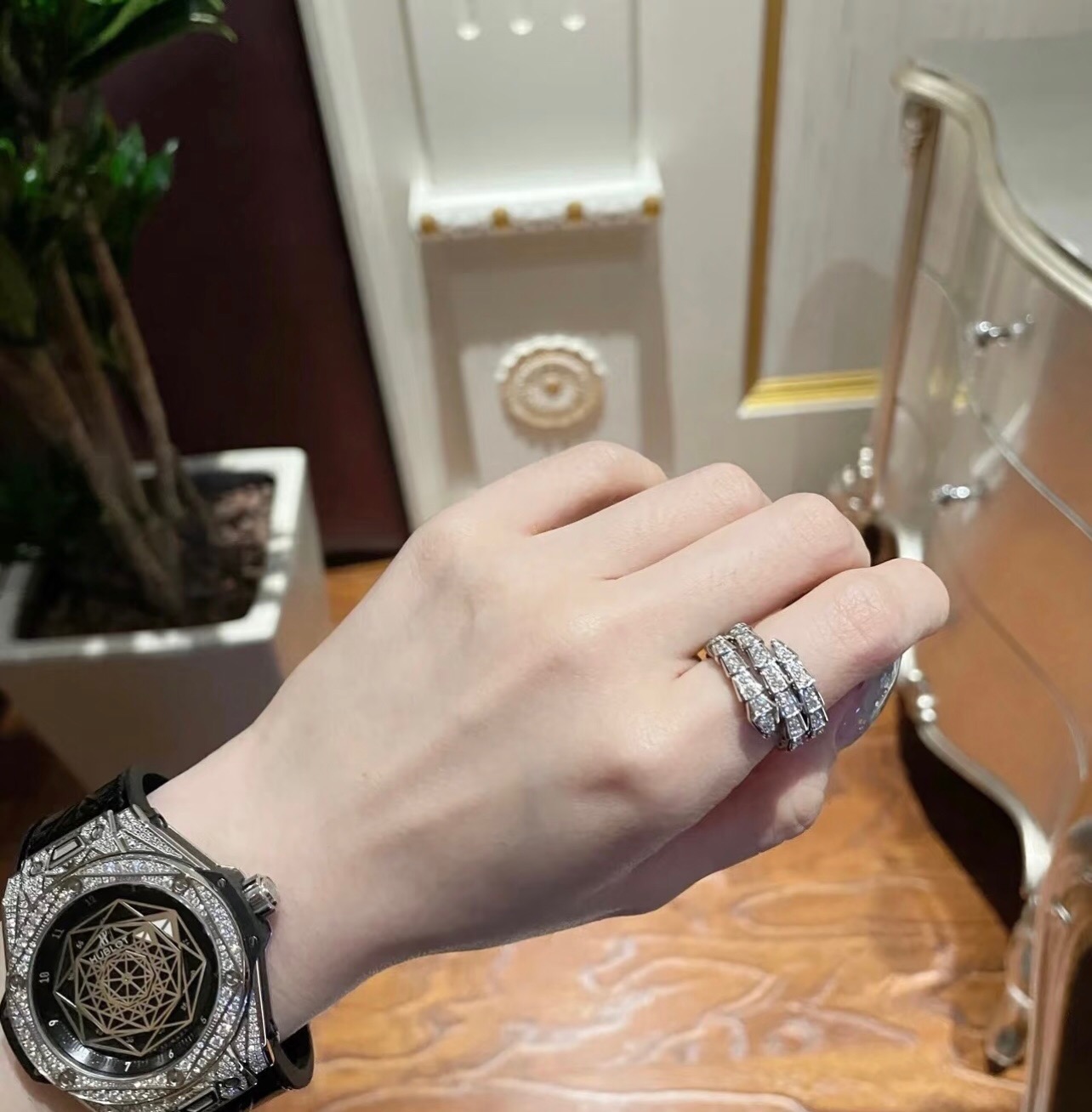 BVLGARI高仿女士戒指蛇形鑲鑽設計玫瑰金奢華款| 15 BVLGARI高仿女士戒指蛇形鑲鑽設計玫瑰金奢華款