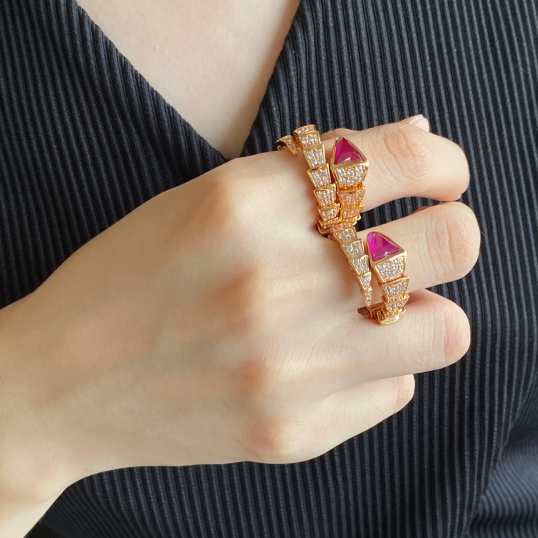 BVLGARI 蛇頭開口戒指 粉色寶石設計款女款時尚飾品