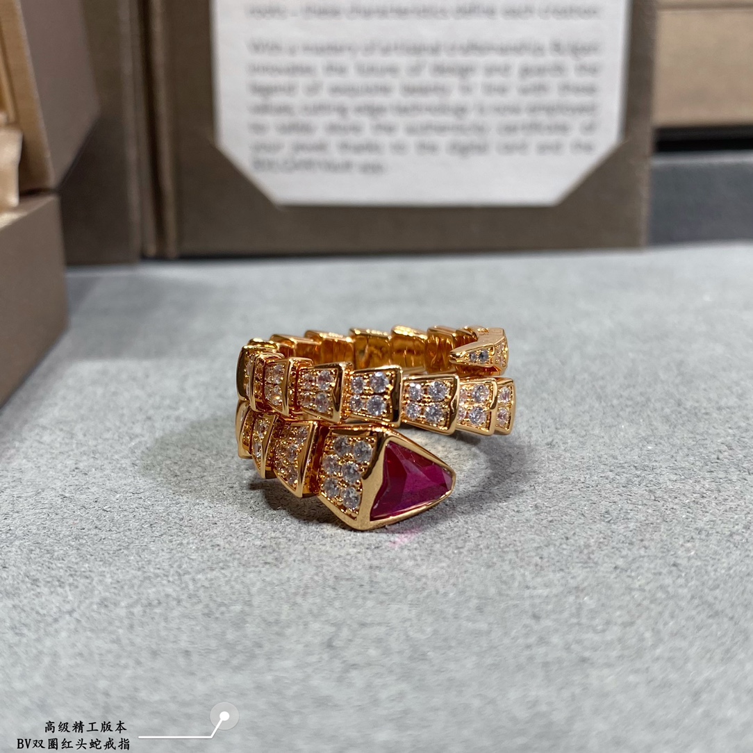 BVLGARI 蛇頭開口戒指 粉色寶石設計款女款時尚飾品| 8 BVLGARI 蛇頭開口戒指 粉色寶石設計款女款時尚飾品