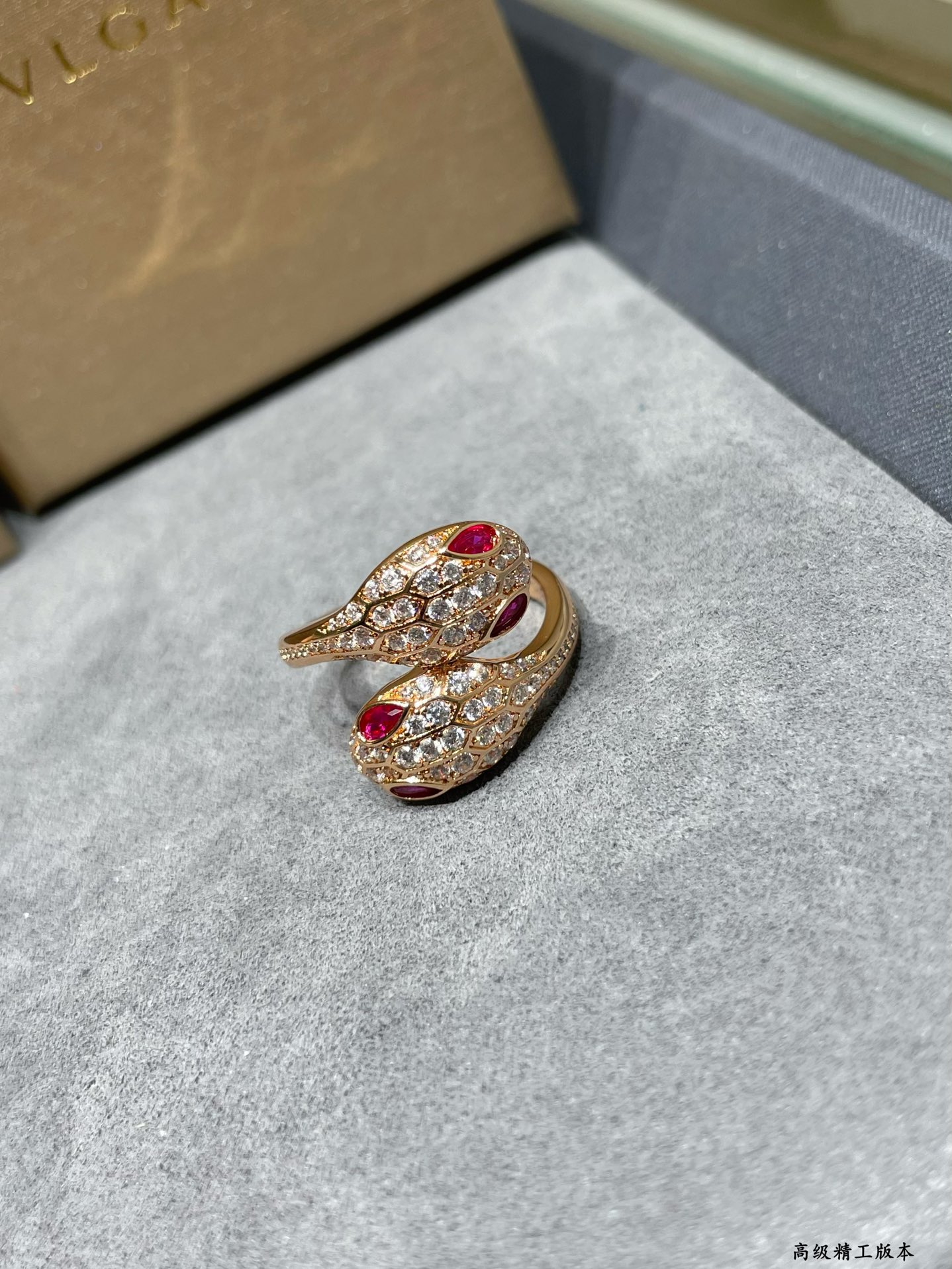 BVLGARI 雙頭蛇戒指 彩寶滿鑽設計女款時尚個性款| 10 BVLGARI 雙頭蛇戒指 彩寶滿鑽設計女款時尚個性款