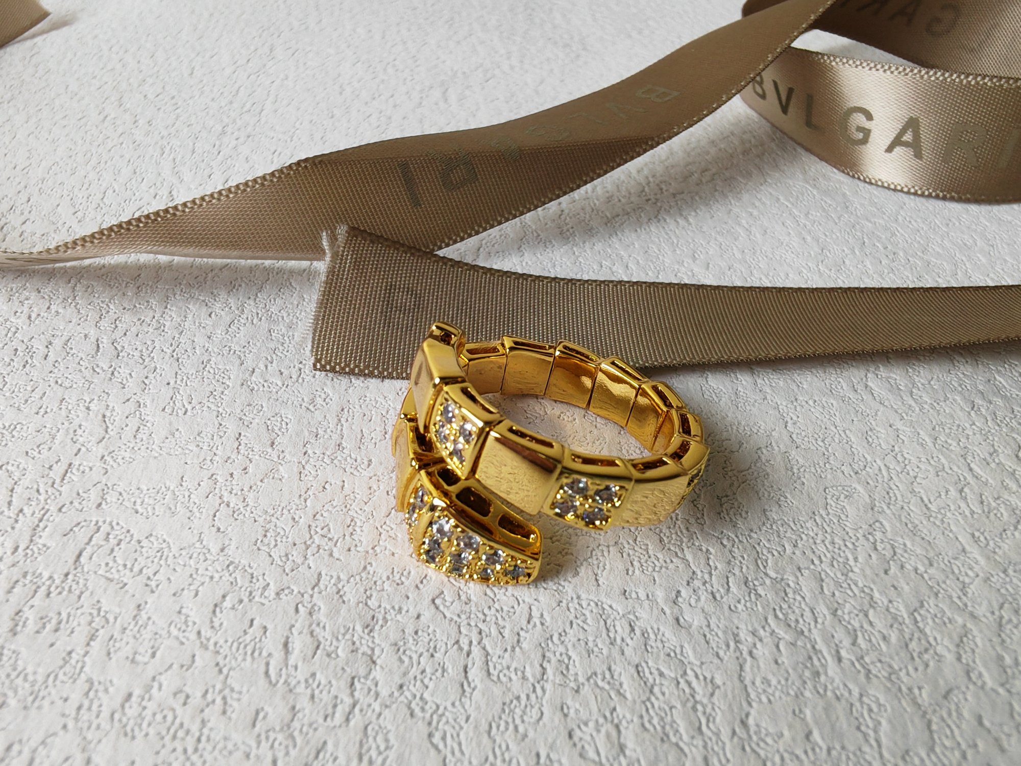 BVLGARI 幾何方塊戒指 滿鑽設計開口款女款時尚飾品| 10 BVLGARI 幾何方塊戒指 滿鑽設計開口款女款時尚飾品