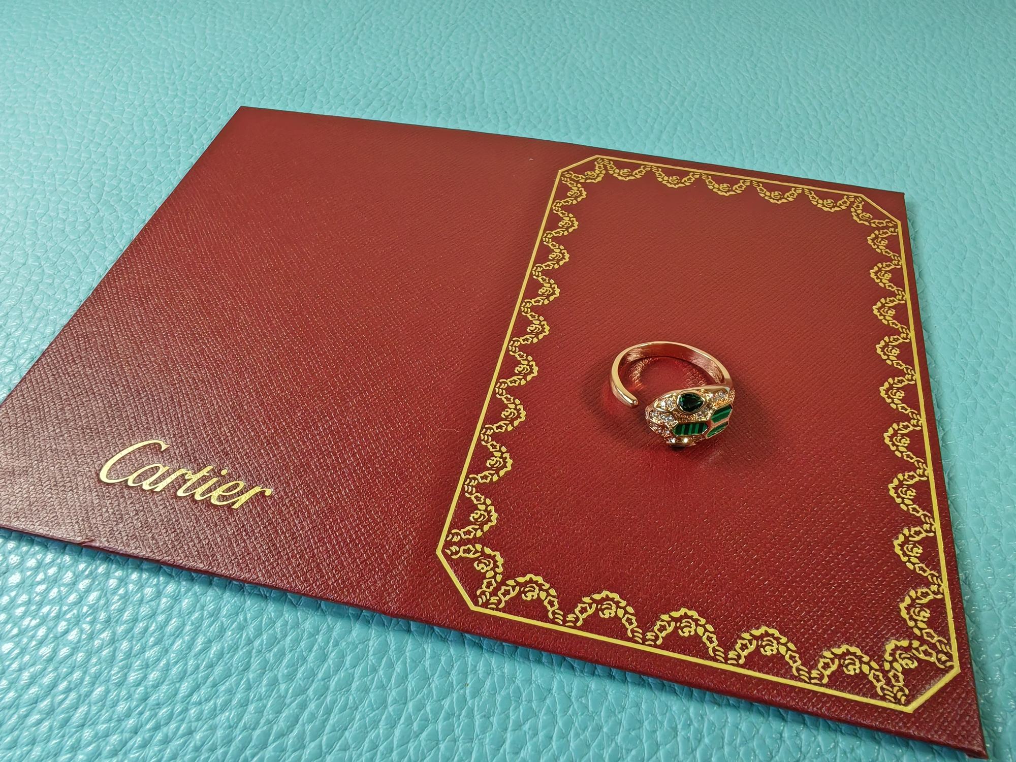 BVLGARI 綠寶石蛇頭戒指 滿鑽設計女款高級感飾品
