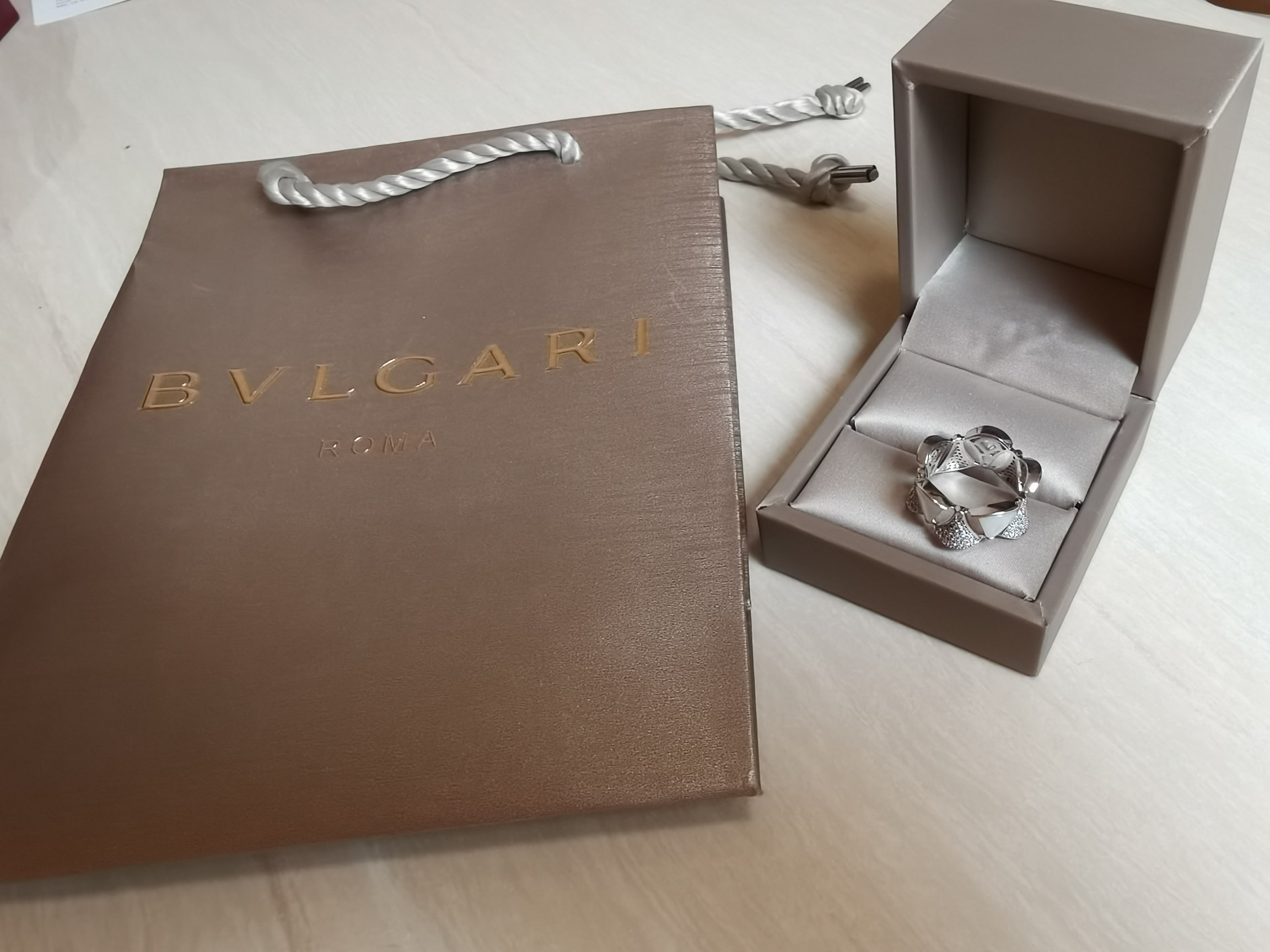 BVLGARI高仿蛇形戒指女士白貝母鑲鑽設計輕奢百搭氣質款| 13 BVLGARI高仿蛇形戒指女士白貝母鑲鑽設計輕奢百搭氣質款