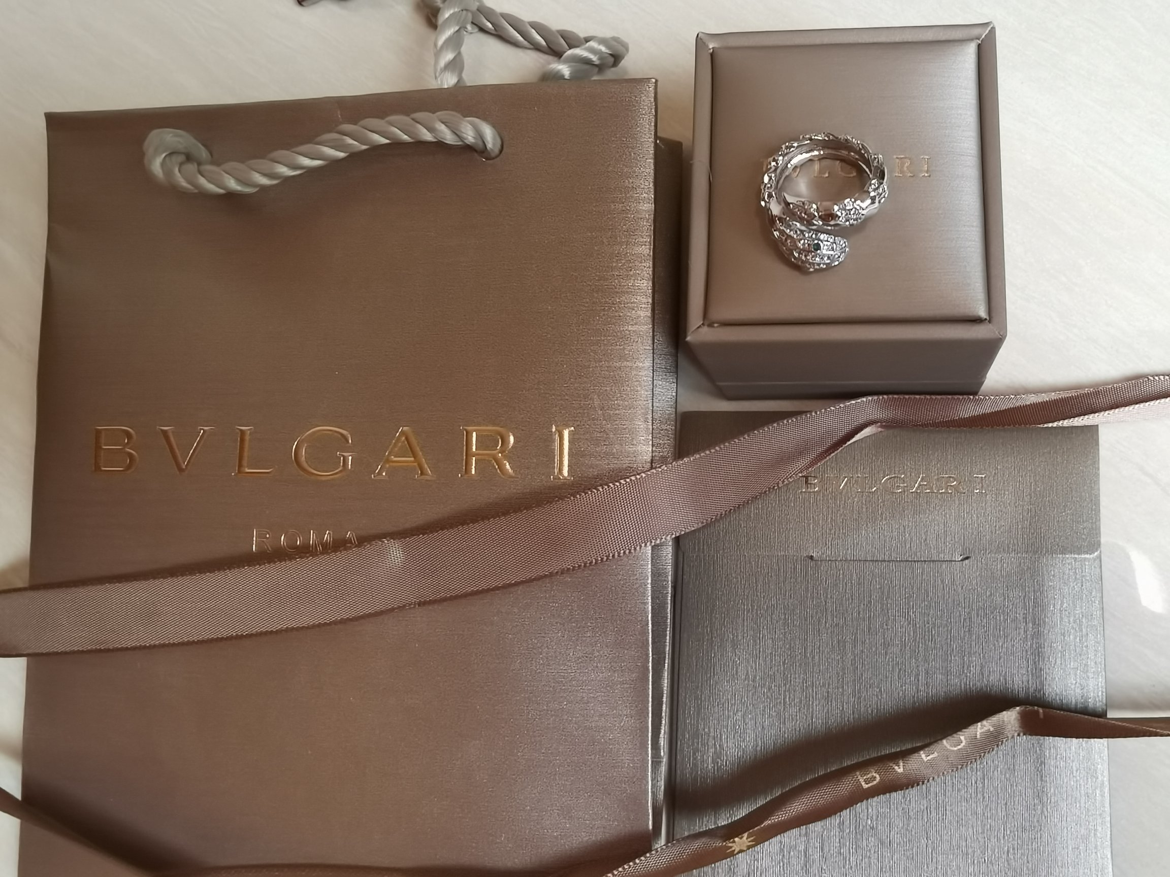 BVLGARI高仿蛇形戒指女士綠寶石點綴鑲鑽設計時尚百搭款| 13 BVLGARI高仿蛇形戒指女士綠寶石點綴鑲鑽設計時尚百搭款
