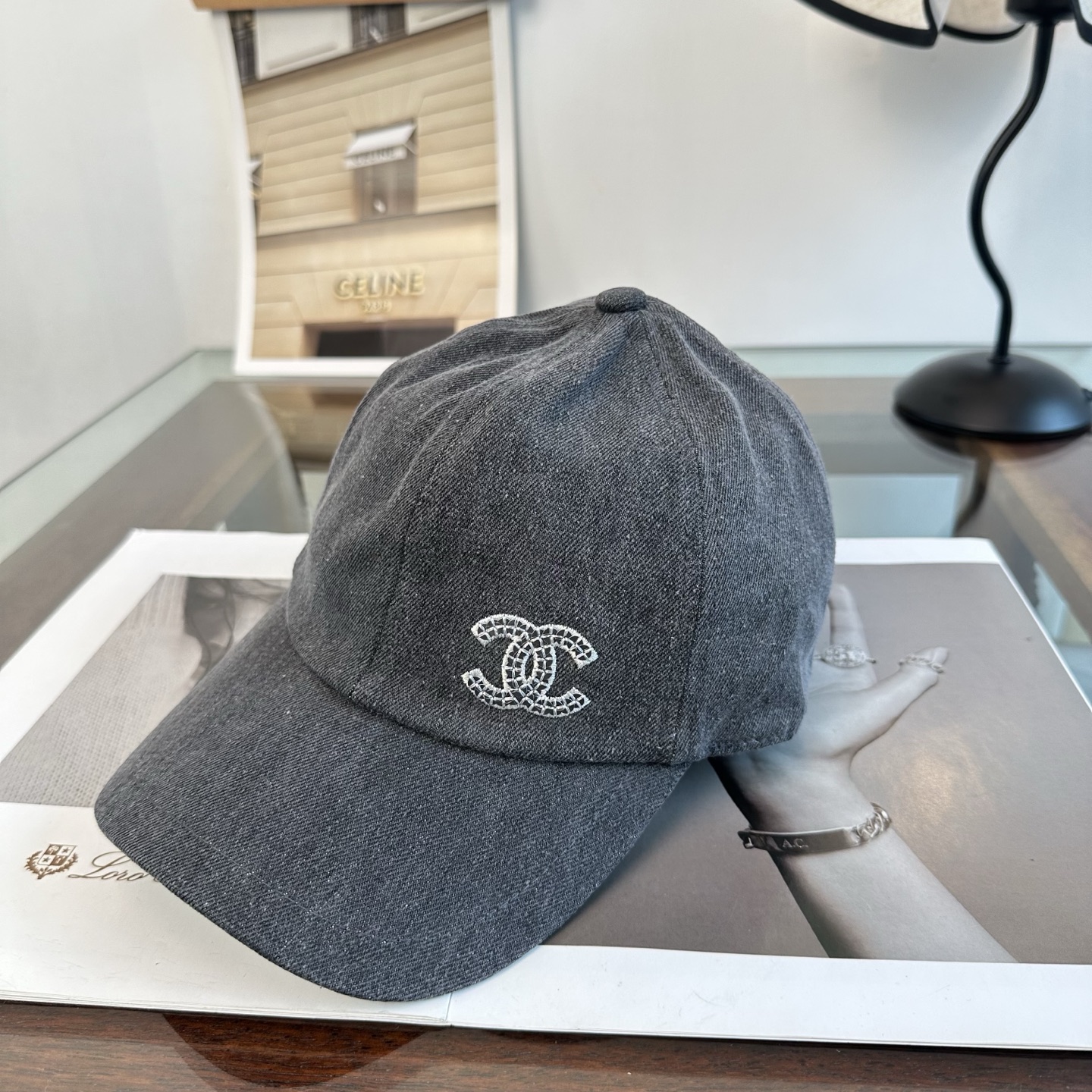 Chanel高仿牛仔棒球帽男女款刺繡Logo復古風休閒百搭款| 12 Chanel高仿牛仔棒球帽男女款刺繡Logo復古風休閒百搭款