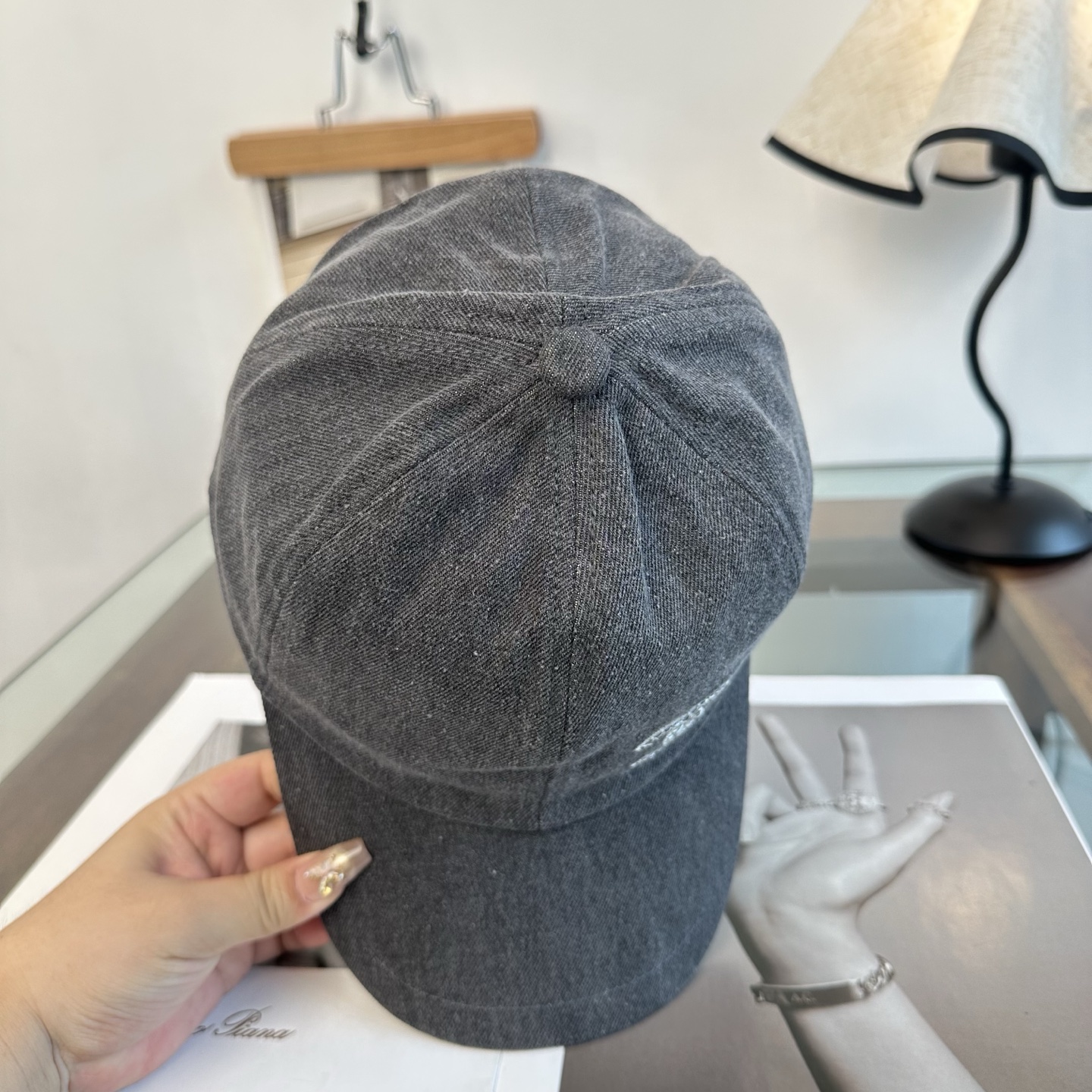 Chanel高仿牛仔棒球帽男女款刺繡Logo復古風休閒百搭款| 10 Chanel高仿牛仔棒球帽男女款刺繡Logo復古風休閒百搭款