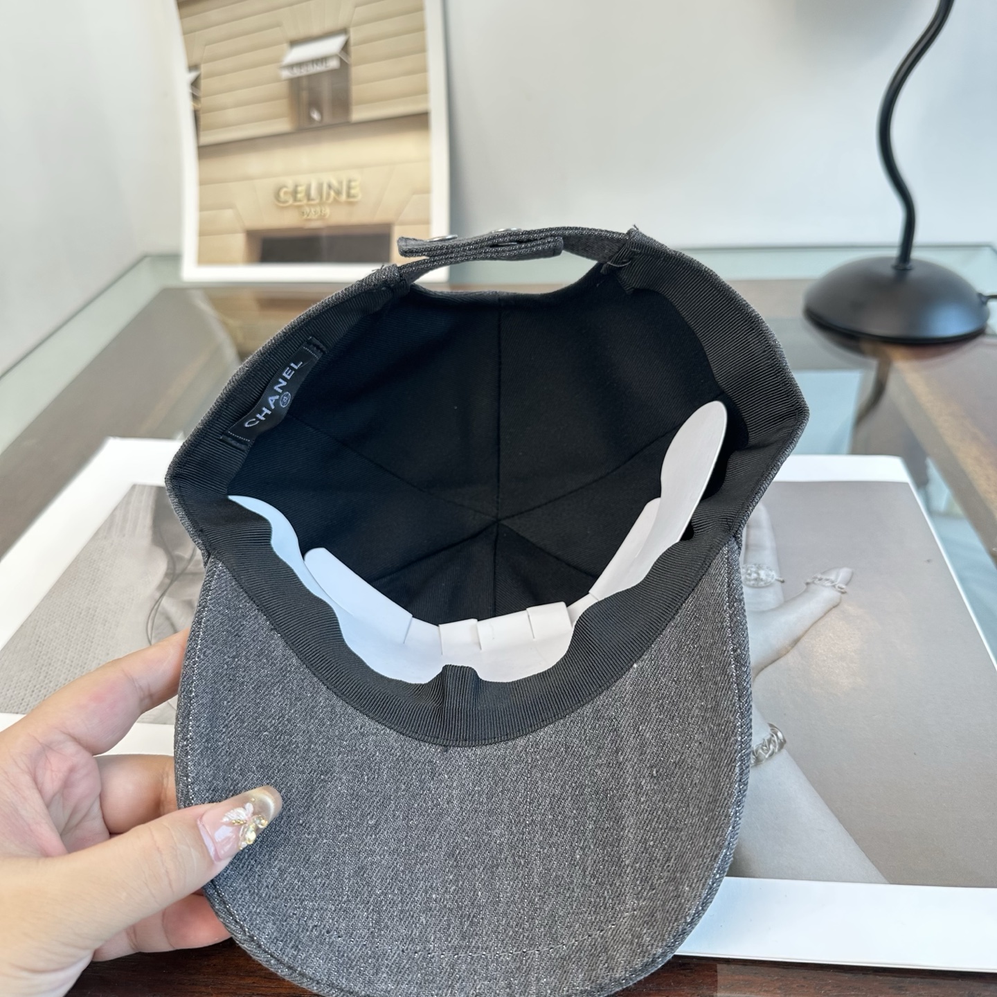 Chanel高仿牛仔棒球帽男女款刺繡Logo復古風休閒百搭款| 7 Chanel高仿牛仔棒球帽男女款刺繡Logo復古風休閒百搭款