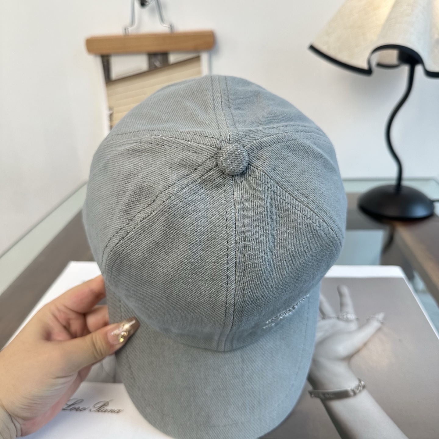 Chanel一比一棒球帽男女款灰色刺繡Logo簡約百搭休閒款| 9 Chanel一比一棒球帽男女款灰色刺繡Logo簡約百搭休閒款