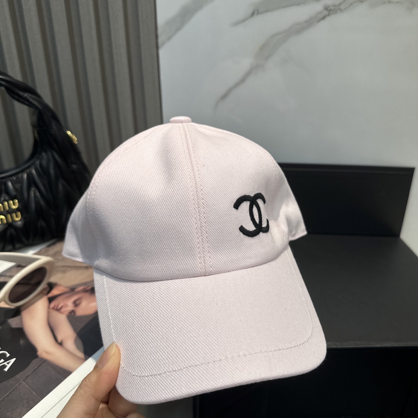 Chanel一比一棒球帽女款粉色簡約刺繡Logo休閒百搭款| 11 Chanel一比一棒球帽女款粉色簡約刺繡Logo休閒百搭款
