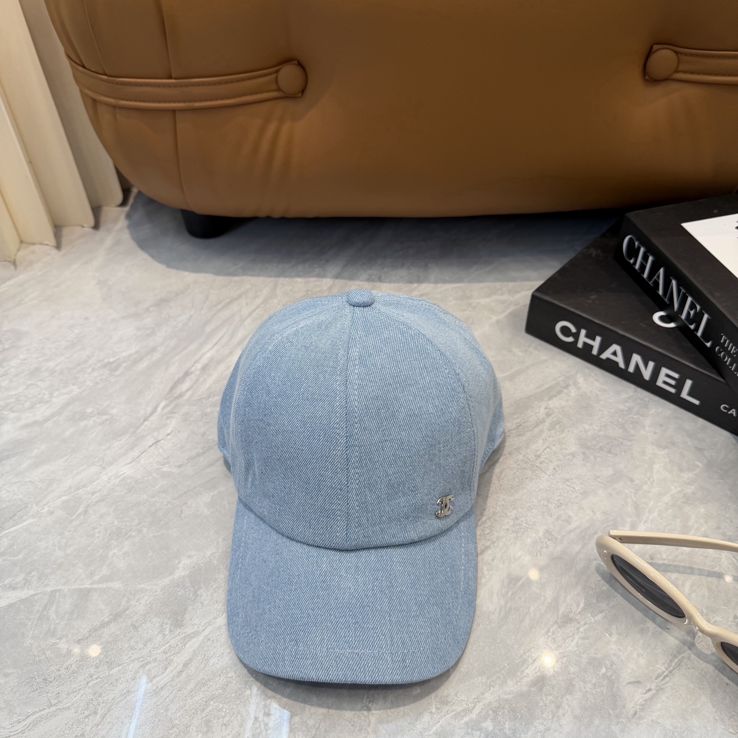 Chanel一比一棒球帽男女款淺藍極簡刺繡Logo休閒百搭款| 11 Chanel一比一棒球帽男女款淺藍極簡刺繡Logo休閒百搭款