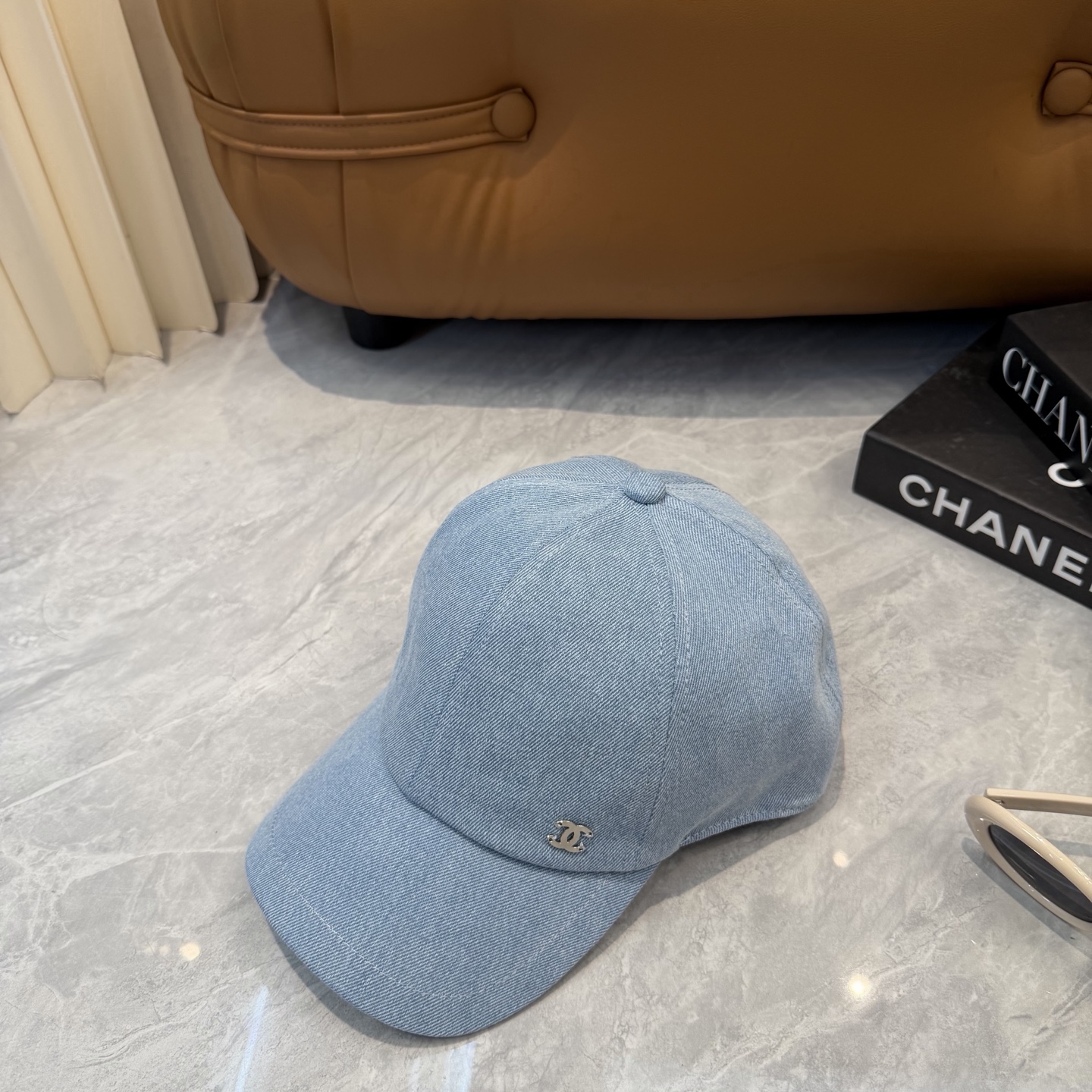 Chanel一比一棒球帽男女款淺藍極簡刺繡Logo休閒百搭款| 10 Chanel一比一棒球帽男女款淺藍極簡刺繡Logo休閒百搭款