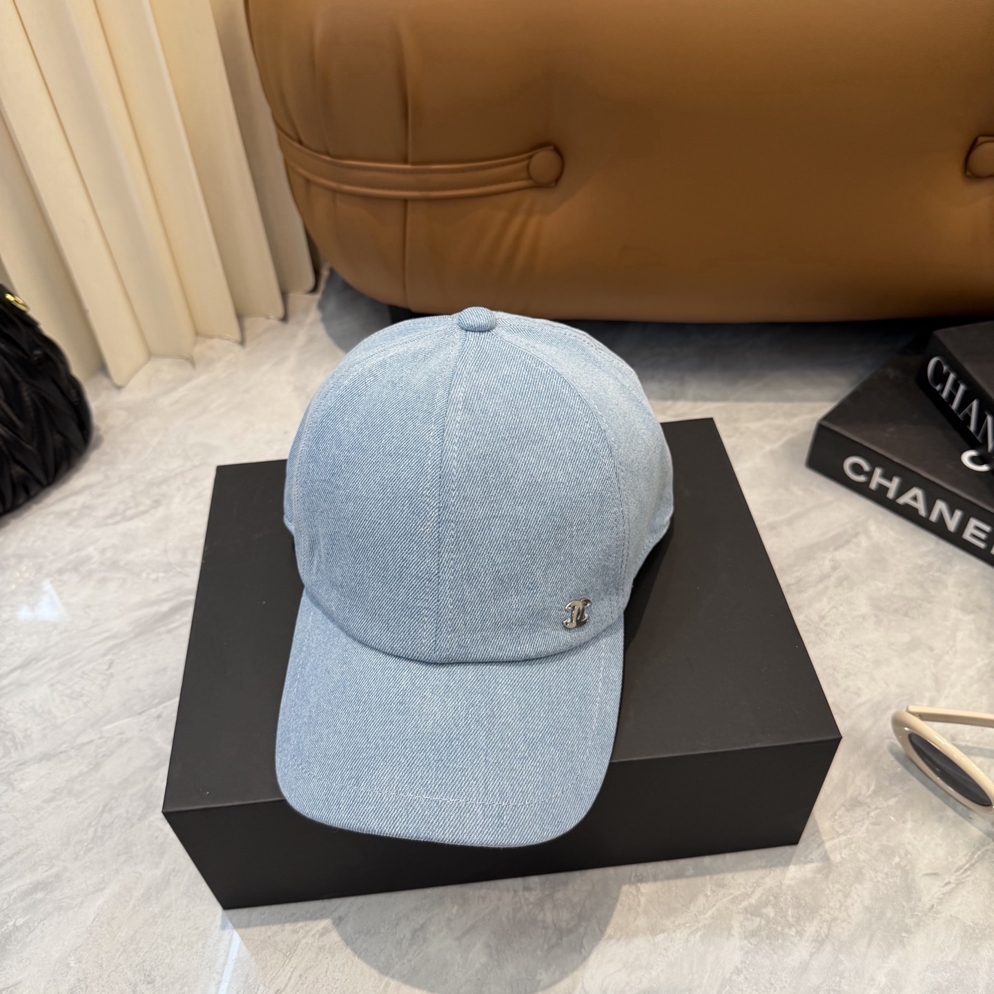 Chanel一比一棒球帽男女款淺藍極簡刺繡Logo休閒百搭款| 7 Chanel一比一棒球帽男女款淺藍極簡刺繡Logo休閒百搭款