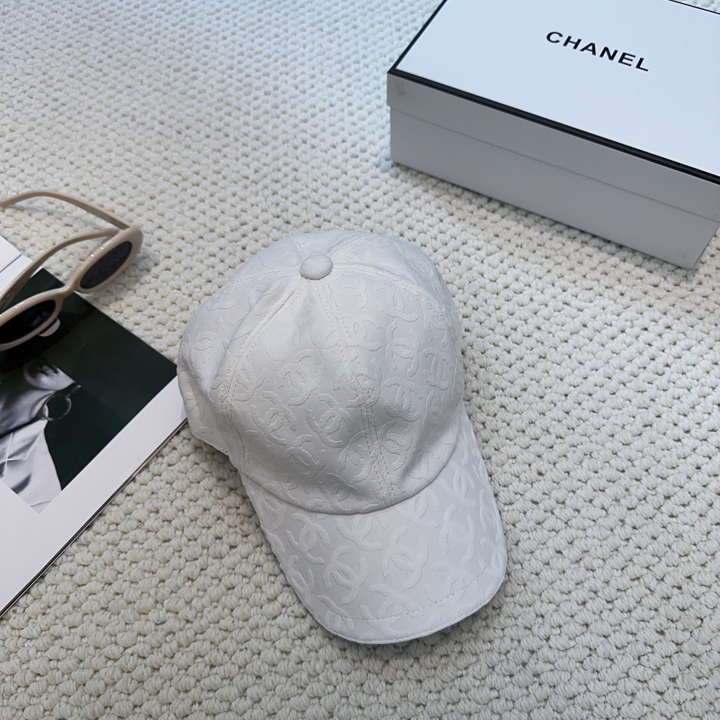 Chanel原單棒球帽男女款白色滿版Logo提花設計百搭款