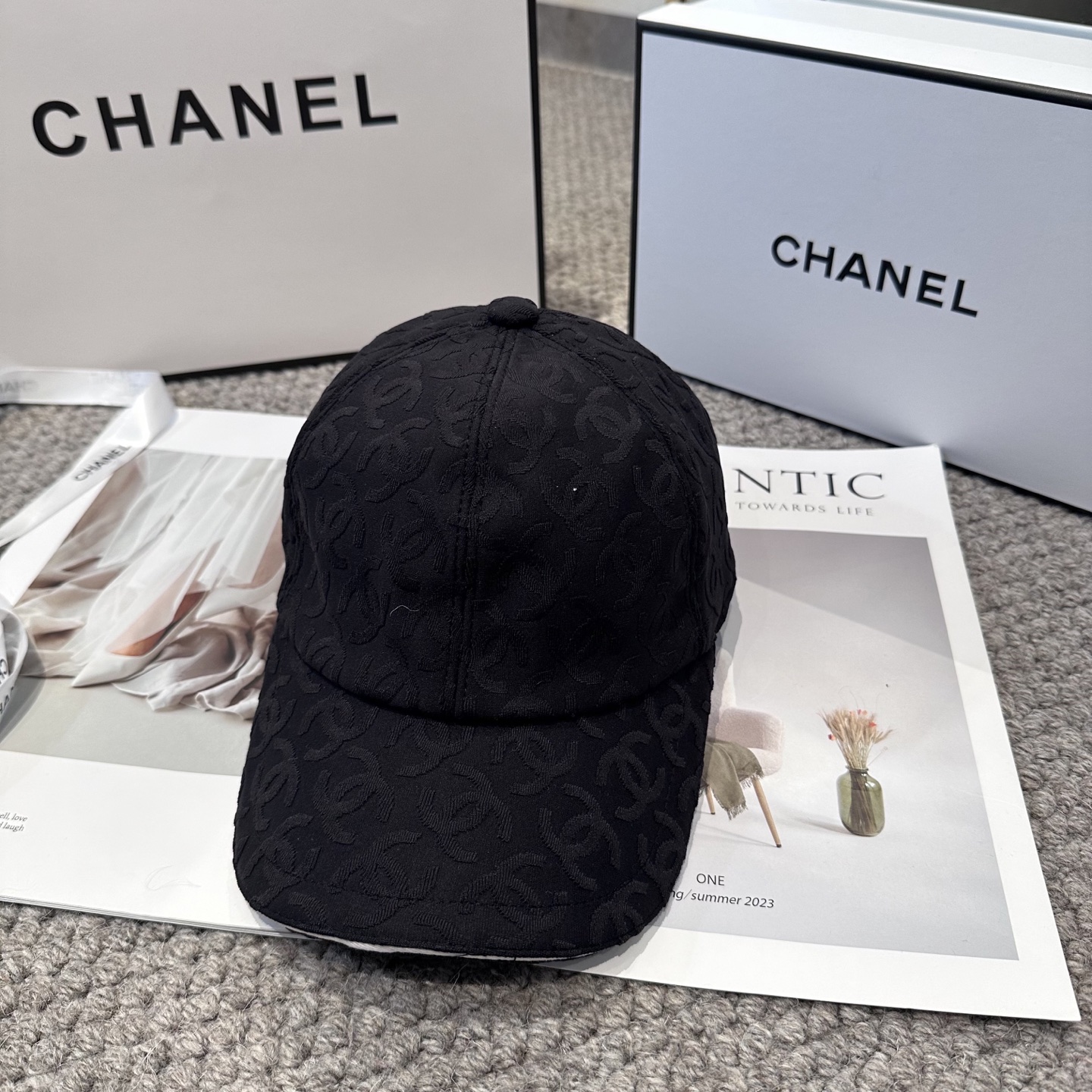 Chanel一比一棒球帽男女款黑色滿版Logo提花設計低調百搭款
