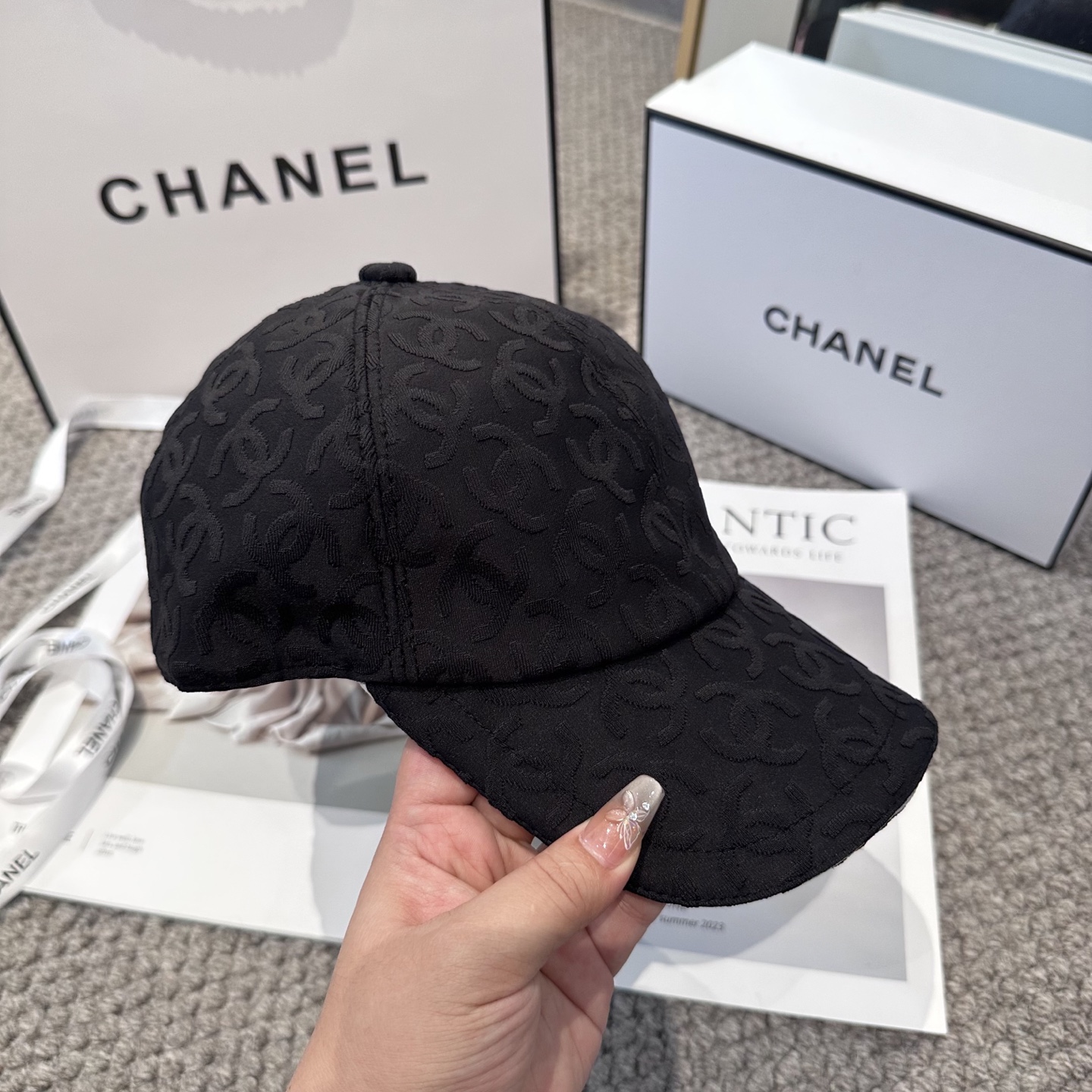 Chanel一比一棒球帽男女款黑色滿版Logo提花設計低調百搭款| 9 Chanel一比一棒球帽男女款黑色滿版Logo提花設計低調百搭款