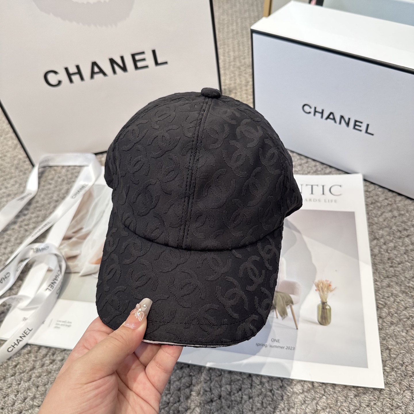 Chanel一比一棒球帽男女款黑色滿版Logo提花設計低調百搭款| 8 Chanel一比一棒球帽男女款黑色滿版Logo提花設計低調百搭款