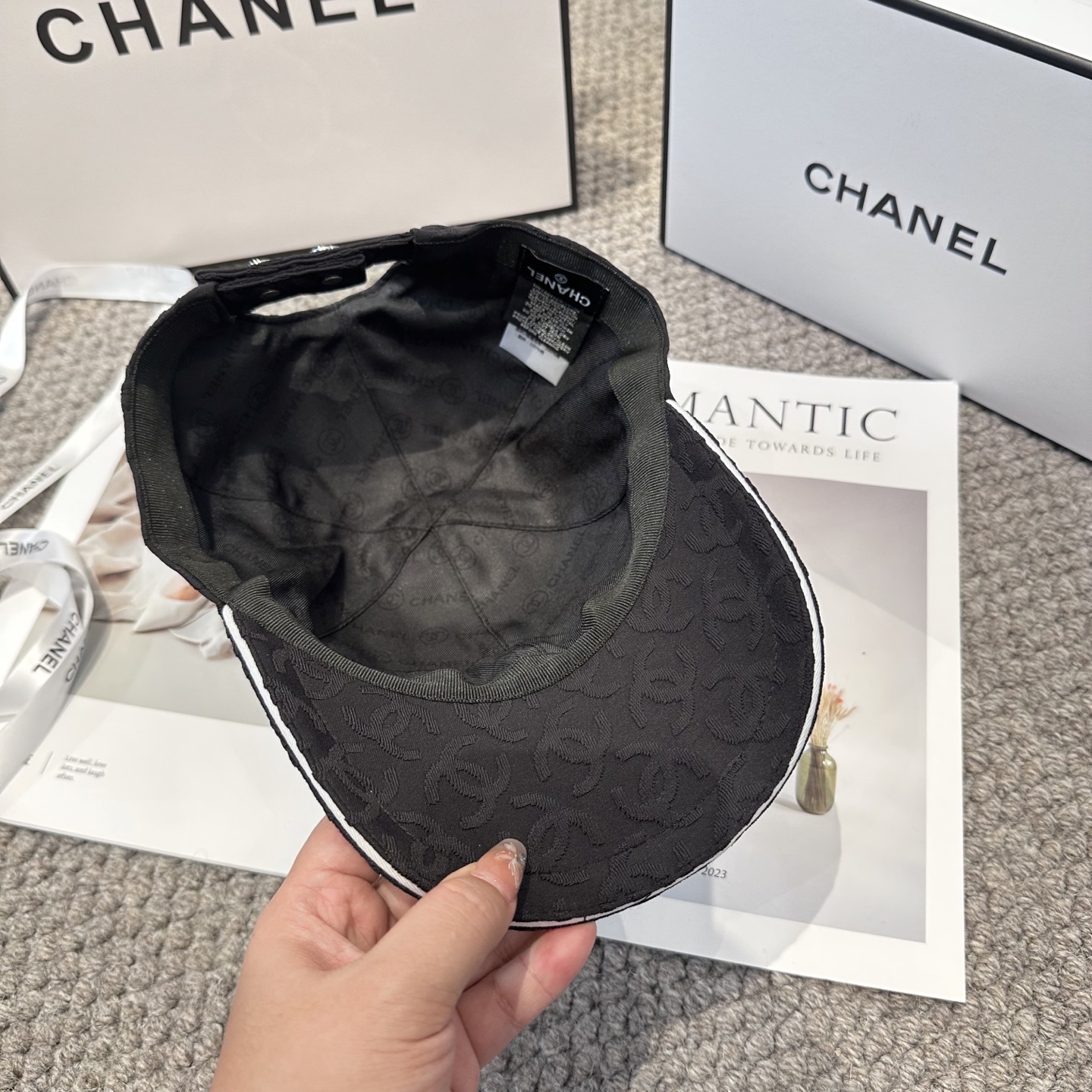 Chanel一比一棒球帽男女款黑色滿版Logo提花設計低調百搭款| 7 Chanel一比一棒球帽男女款黑色滿版Logo提花設計低調百搭款