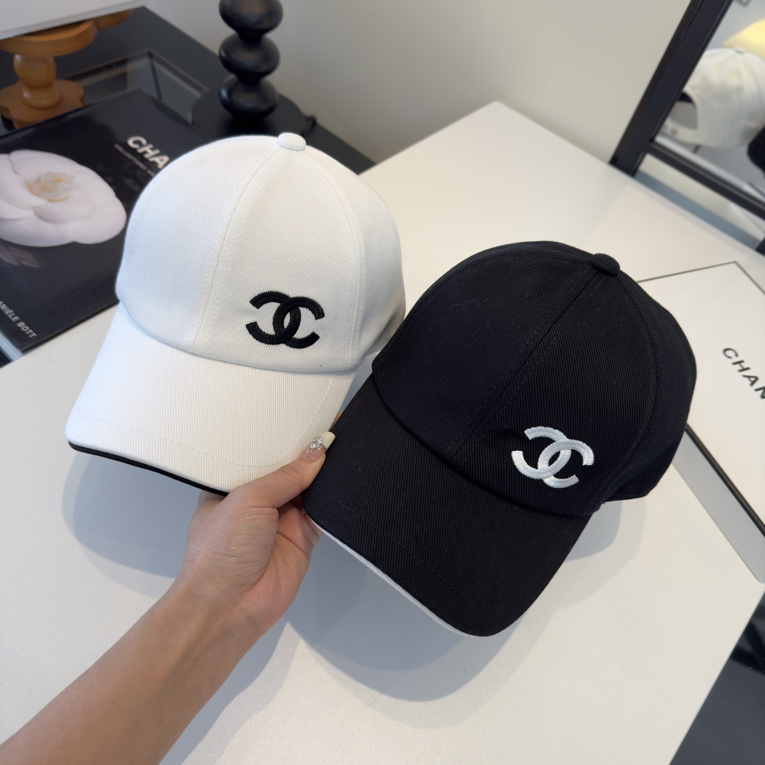 Chanel高仿棒球帽男女款黑色刺繡雙C經典簡約百搭款