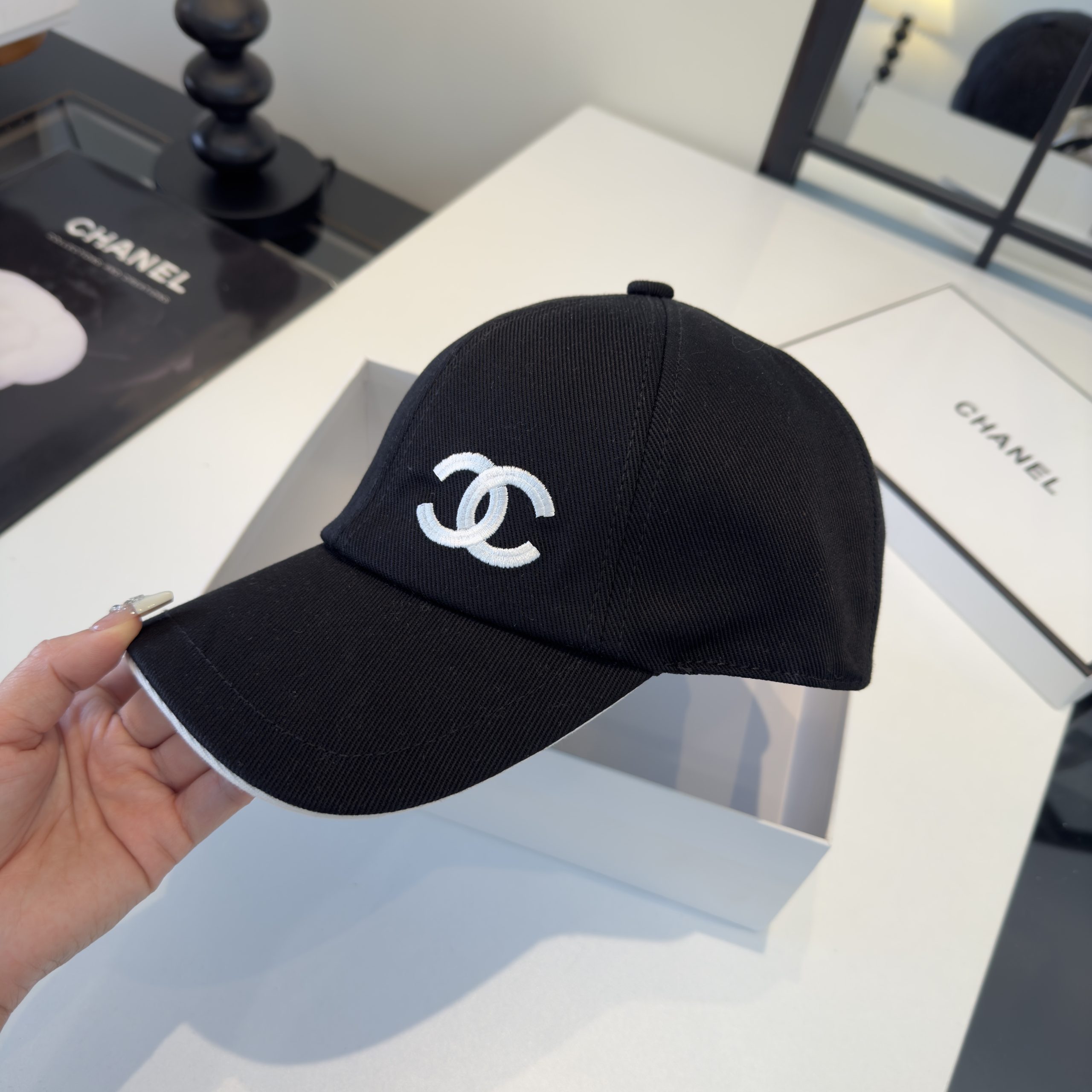 Chanel高仿棒球帽男女款黑色刺繡雙C經典簡約百搭款