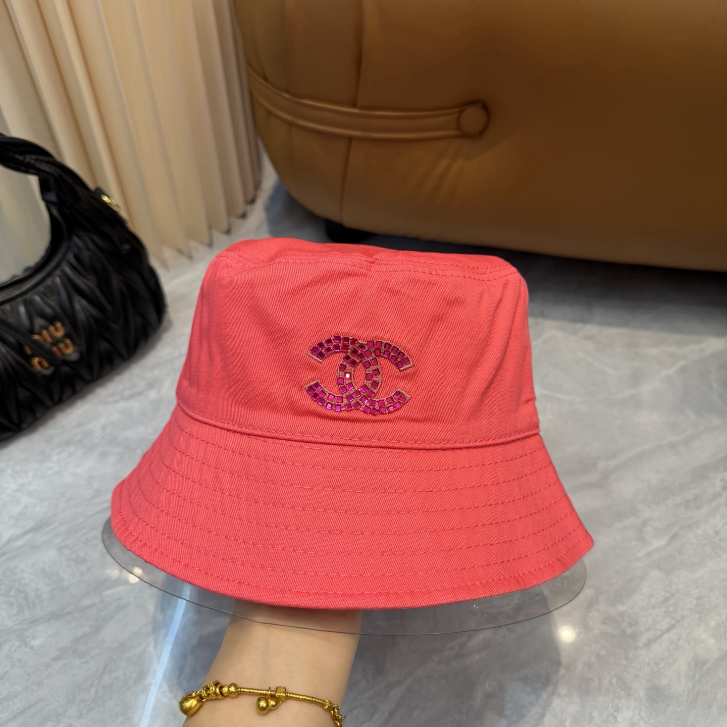 ChanelA貨漁夫帽女款紅色亮眼刺繡Logo潮流百搭帽| 14 ChanelA貨漁夫帽女款紅色亮眼刺繡Logo潮流百搭帽