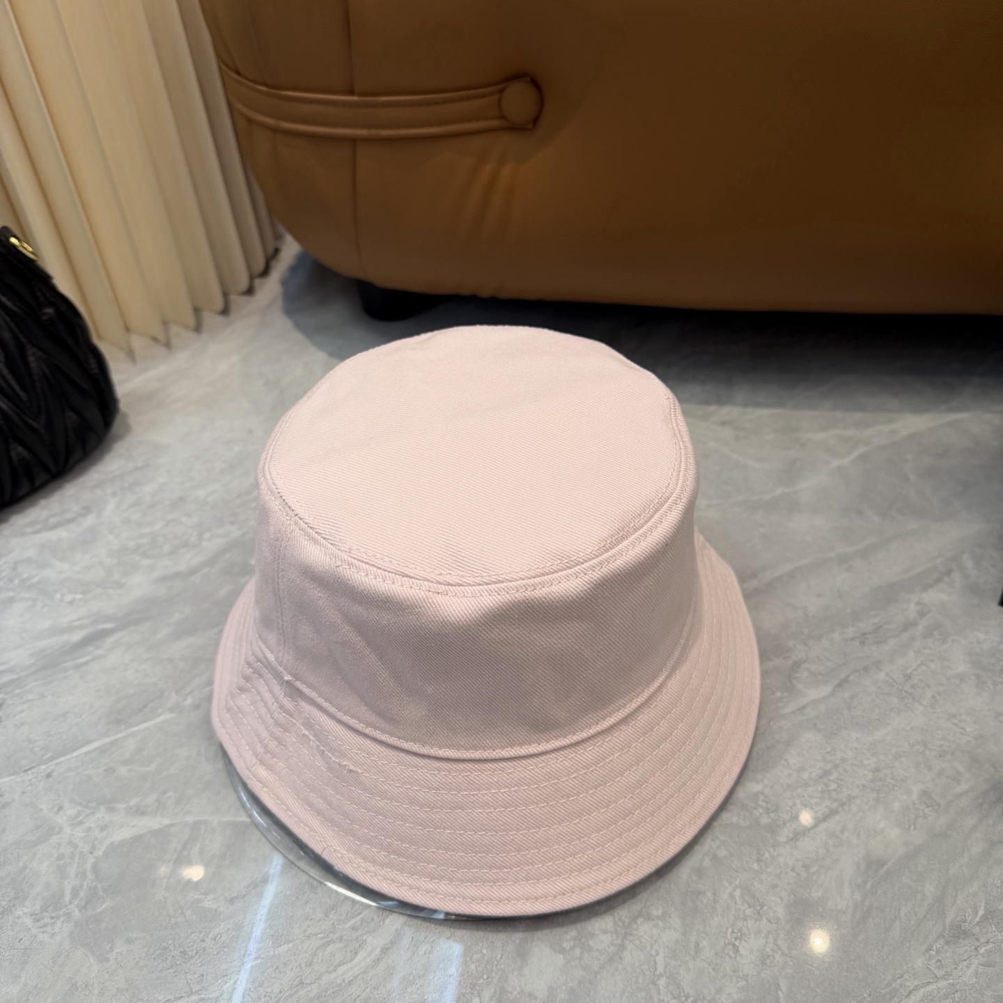 Chanel高仿漁夫帽女款粉色水鑽雙C設計甜美百搭款| 13 Chanel高仿漁夫帽女款粉色水鑽雙C設計甜美百搭款