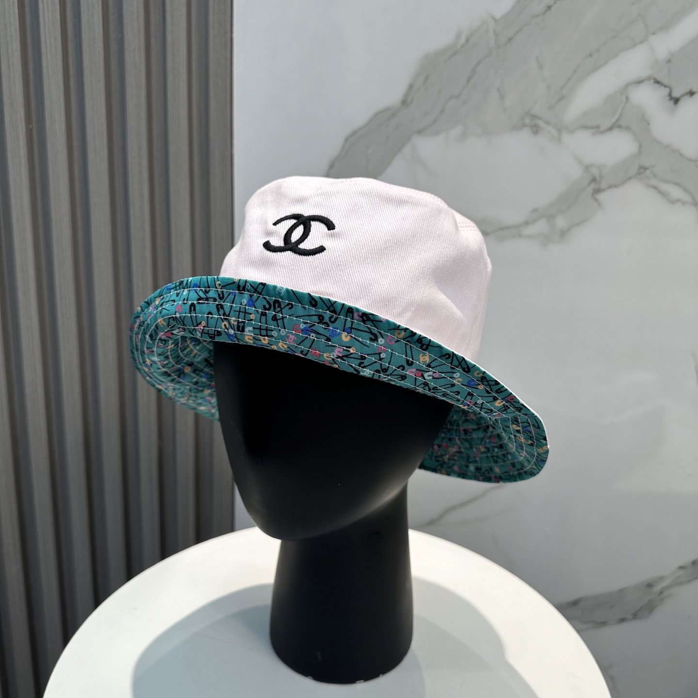 ChanelA貨漁夫帽男女款米白經典刺繡Logo簡約百搭款