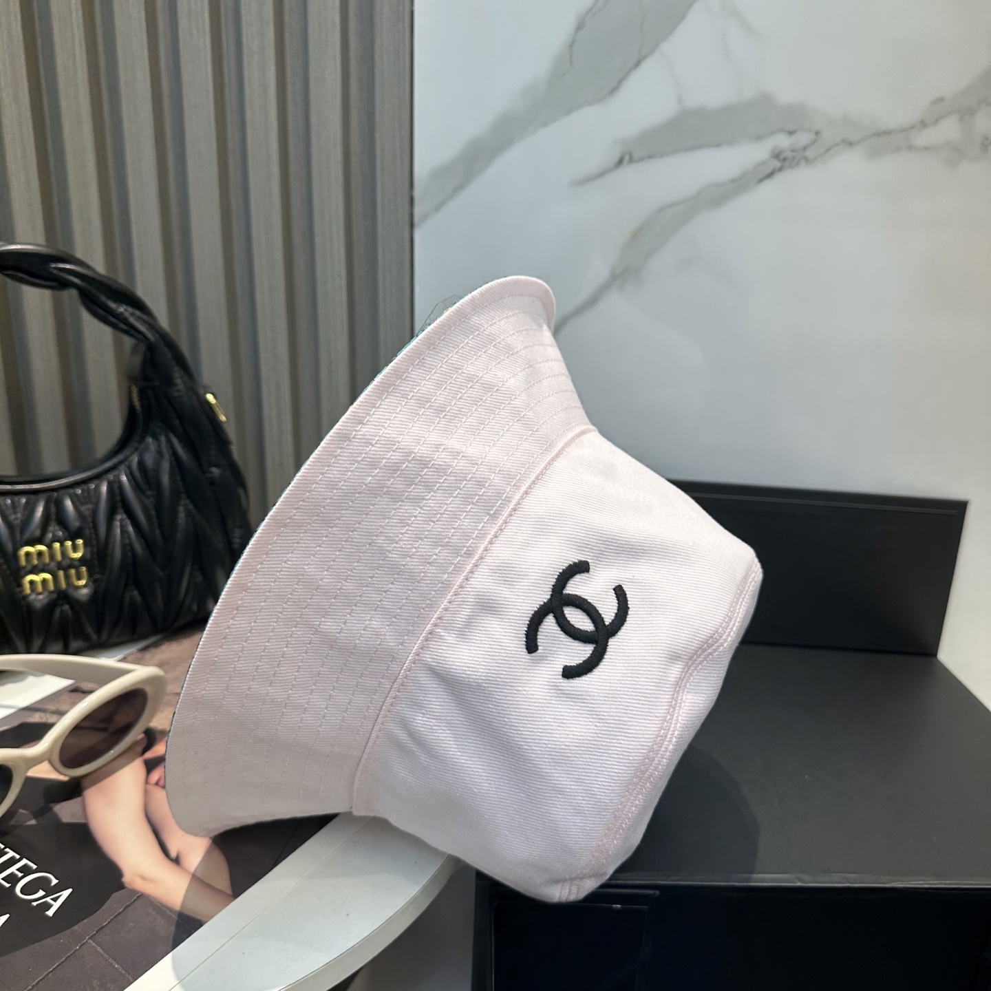 ChanelA貨漁夫帽男女款米白經典刺繡Logo簡約百搭款| 10 ChanelA貨漁夫帽男女款米白經典刺繡Logo簡約百搭款