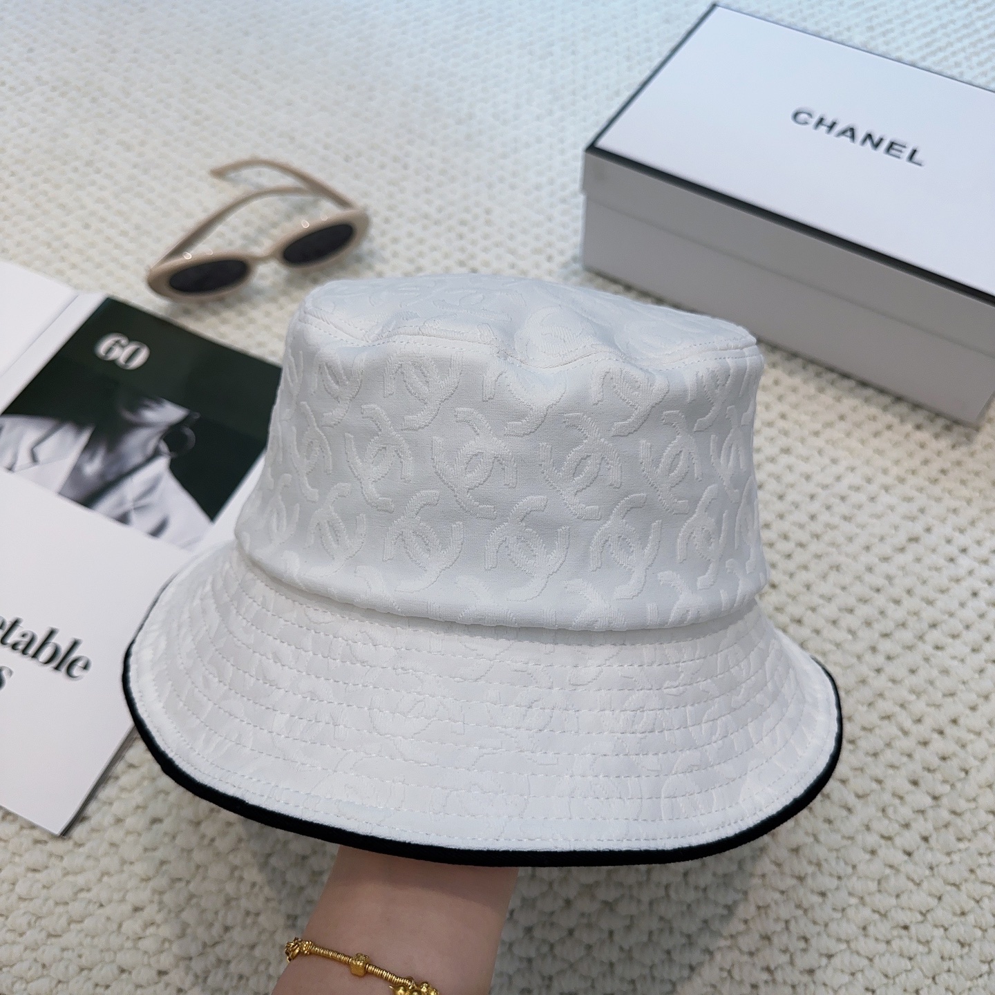 Chanel高仿漁夫帽男女款滿版Logo壓紋設計時尚百搭款