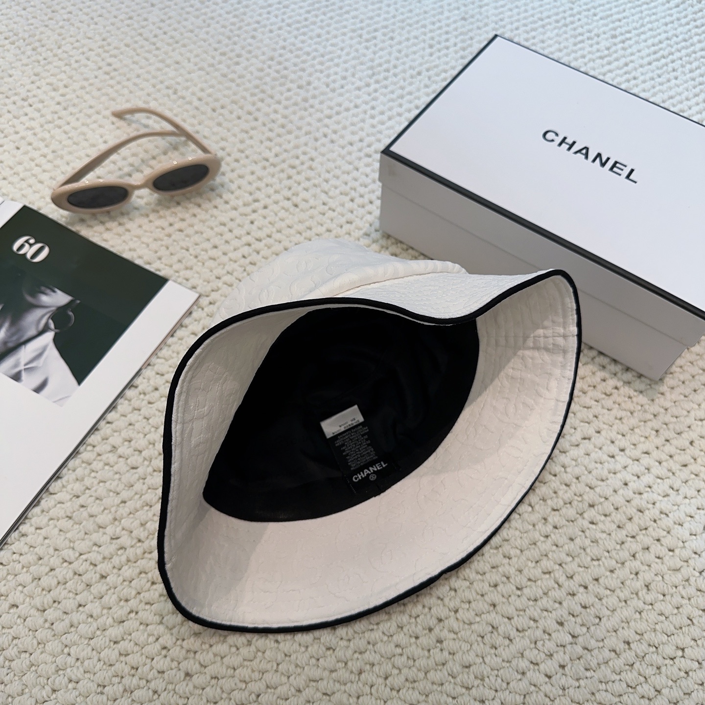Chanel高仿漁夫帽男女款滿版Logo壓紋設計時尚百搭款| 11 Chanel高仿漁夫帽男女款滿版Logo壓紋設計時尚百搭款