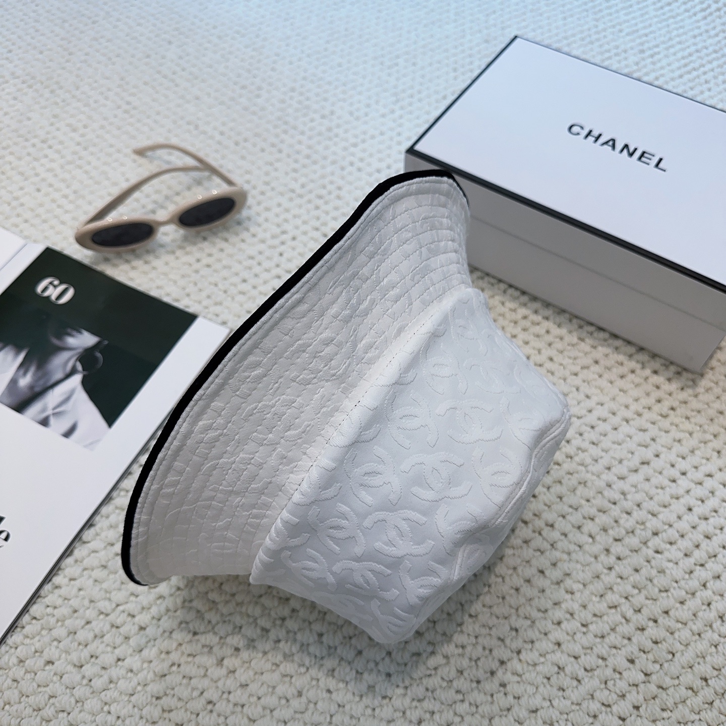 Chanel高仿漁夫帽男女款滿版Logo壓紋設計時尚百搭款| 10 Chanel高仿漁夫帽男女款滿版Logo壓紋設計時尚百搭款