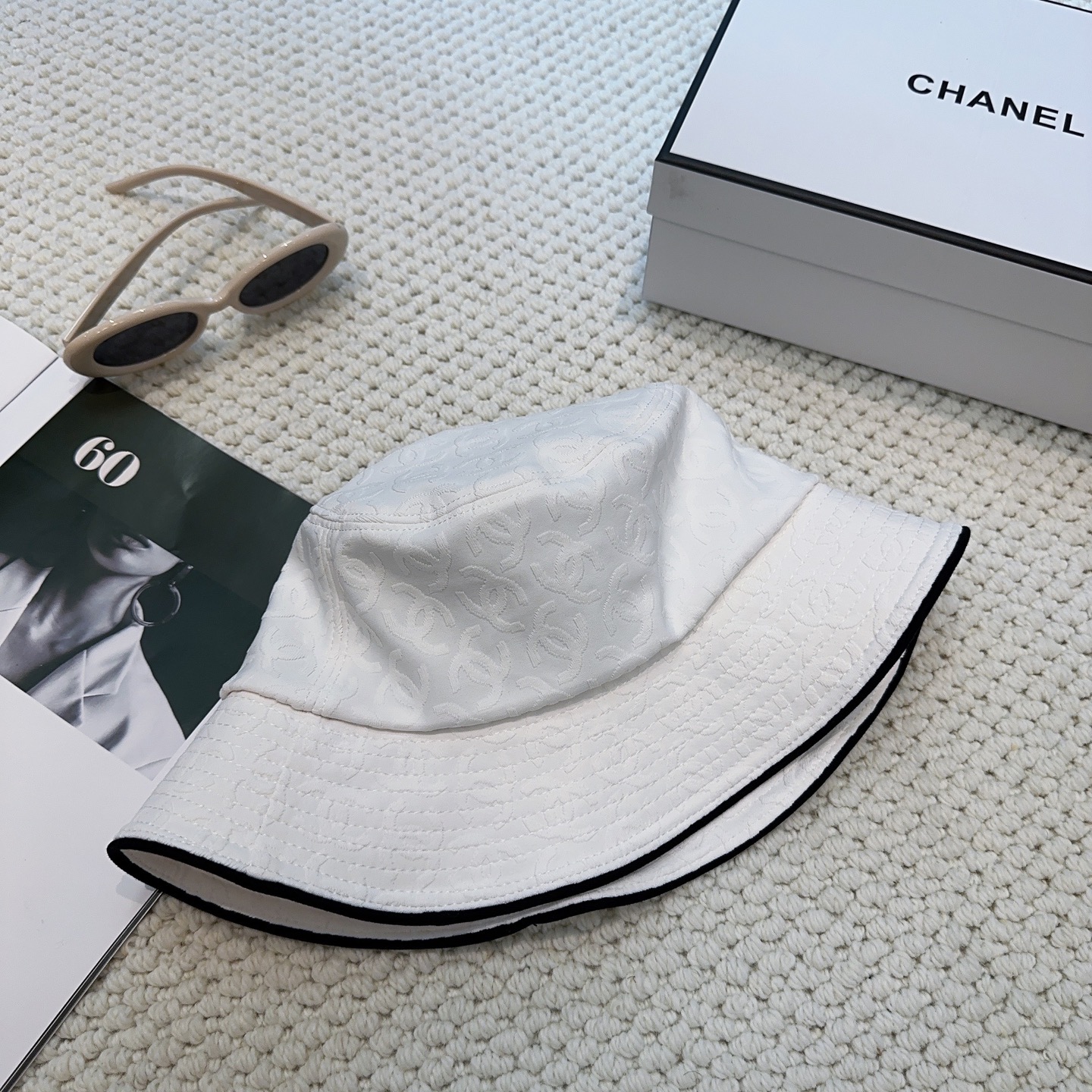 Chanel高仿漁夫帽男女款滿版Logo壓紋設計時尚百搭款| 9 Chanel高仿漁夫帽男女款滿版Logo壓紋設計時尚百搭款