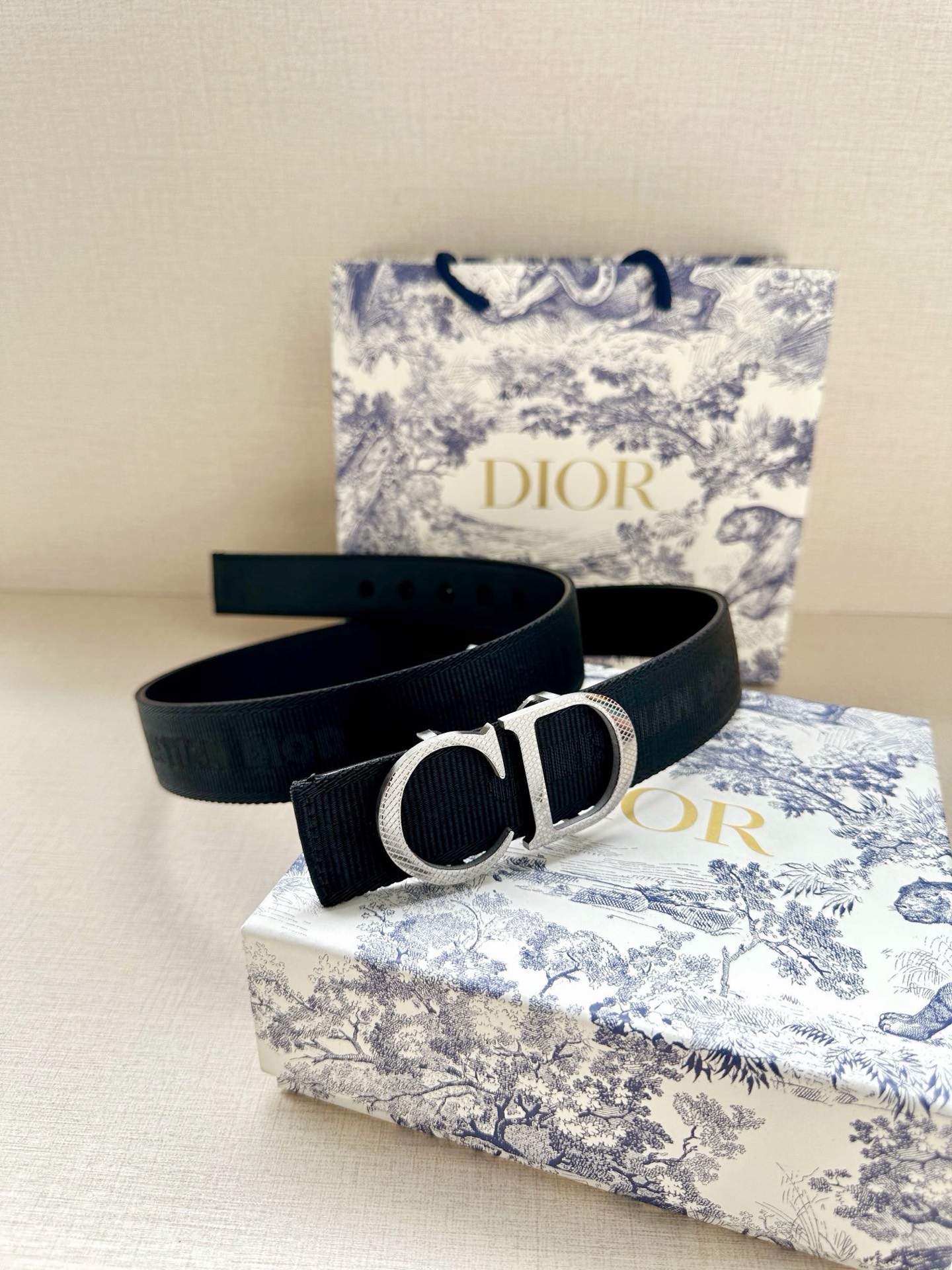 Dior高仿男士CD扣皮帶經典黑色簡約百搭商務休閒兩用奢侈風格設計款| 11 Dior高仿男士CD扣皮帶經典黑色簡約百搭商務休閒兩用奢侈風格設計款