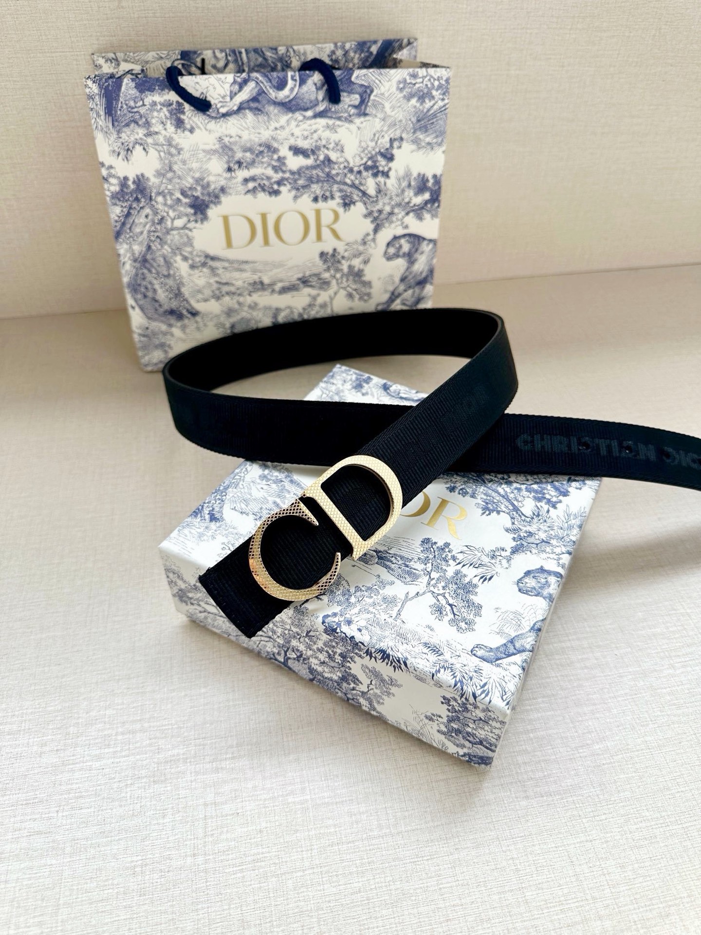 Dior高仿男士CD扣皮帶經典黑色簡約百搭商務休閒兩用奢侈風格設計款| 9 Dior高仿男士CD扣皮帶經典黑色簡約百搭商務休閒兩用奢侈風格設計款