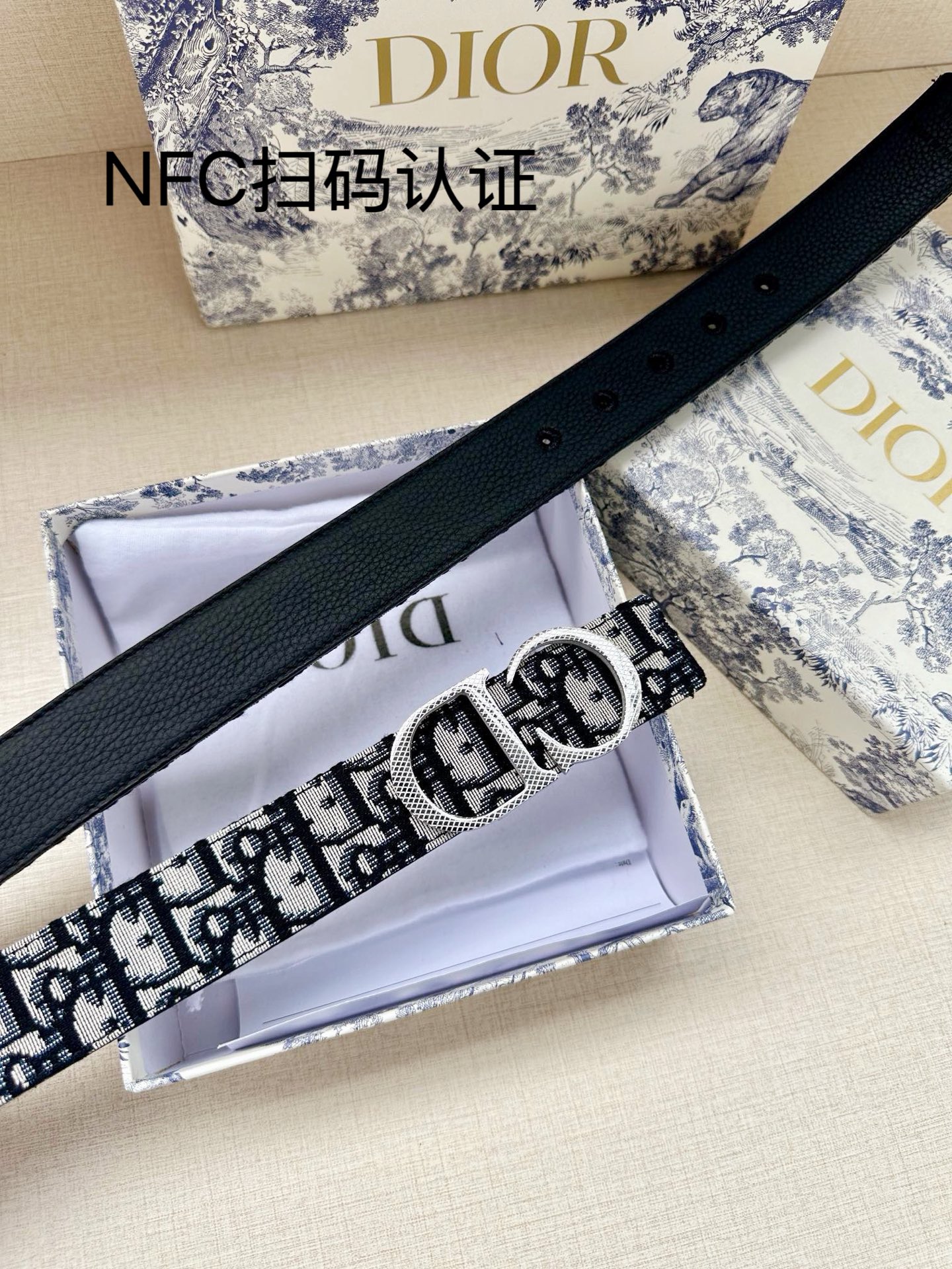 Dior高仿男女款CD滿版老花帆布皮帶復古時尚潮流百搭街頭風設計| 7 Dior高仿男女款CD滿版老花帆布皮帶復古時尚潮流百搭街頭風設計