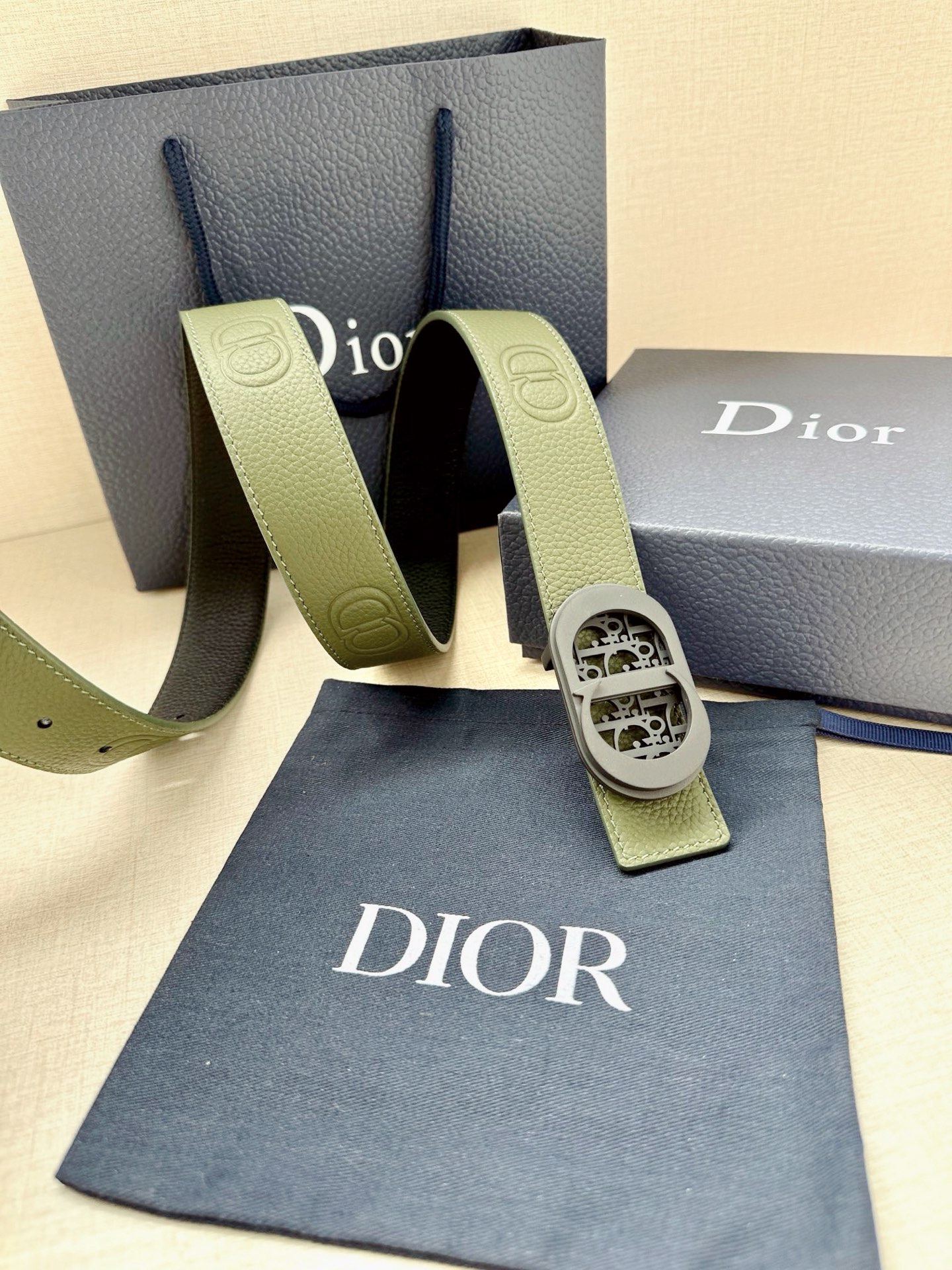 Dior高仿男士CD扣牛皮皮帶軍綠色個性潮流百搭戶外休閒設計款| 11 Dior高仿男士CD扣牛皮皮帶軍綠色個性潮流百搭戶外休閒設計款