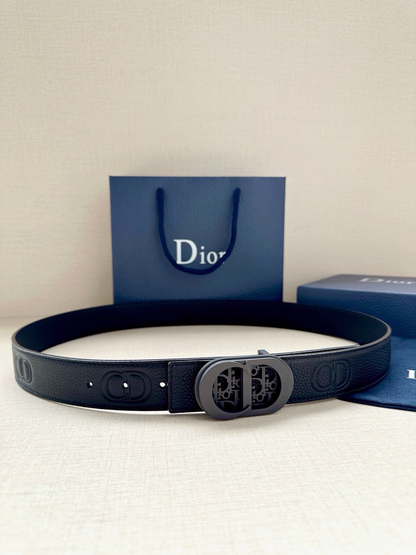 Dior高仿男士CD扣黑色牛皮皮帶低調奢華商務百搭經典款設計