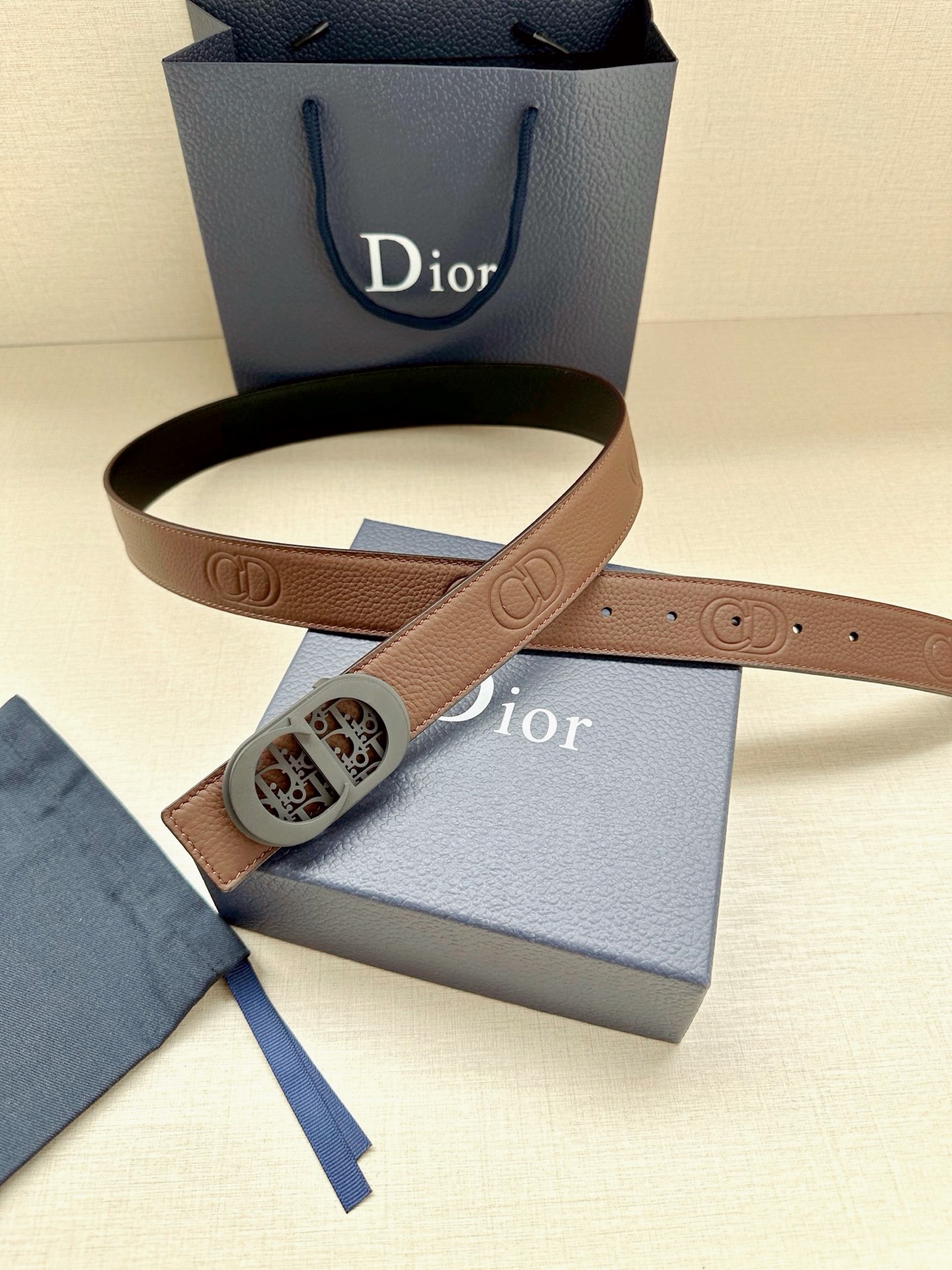 DiorA貨男女款CD扣棕色牛皮皮帶復古質感百搭休閒通勤設計款| 7 DiorA貨男女款CD扣棕色牛皮皮帶復古質感百搭休閒通勤設計款