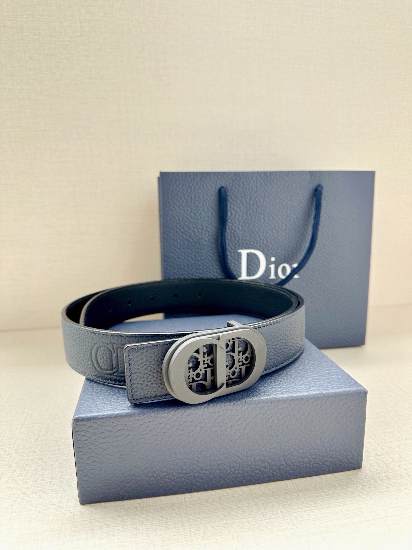Dior高仿男女款CD扣深藍牛皮皮帶時尚百搭通勤休閒質感設計款| 11 Dior高仿男女款CD扣深藍牛皮皮帶時尚百搭通勤休閒質感設計款