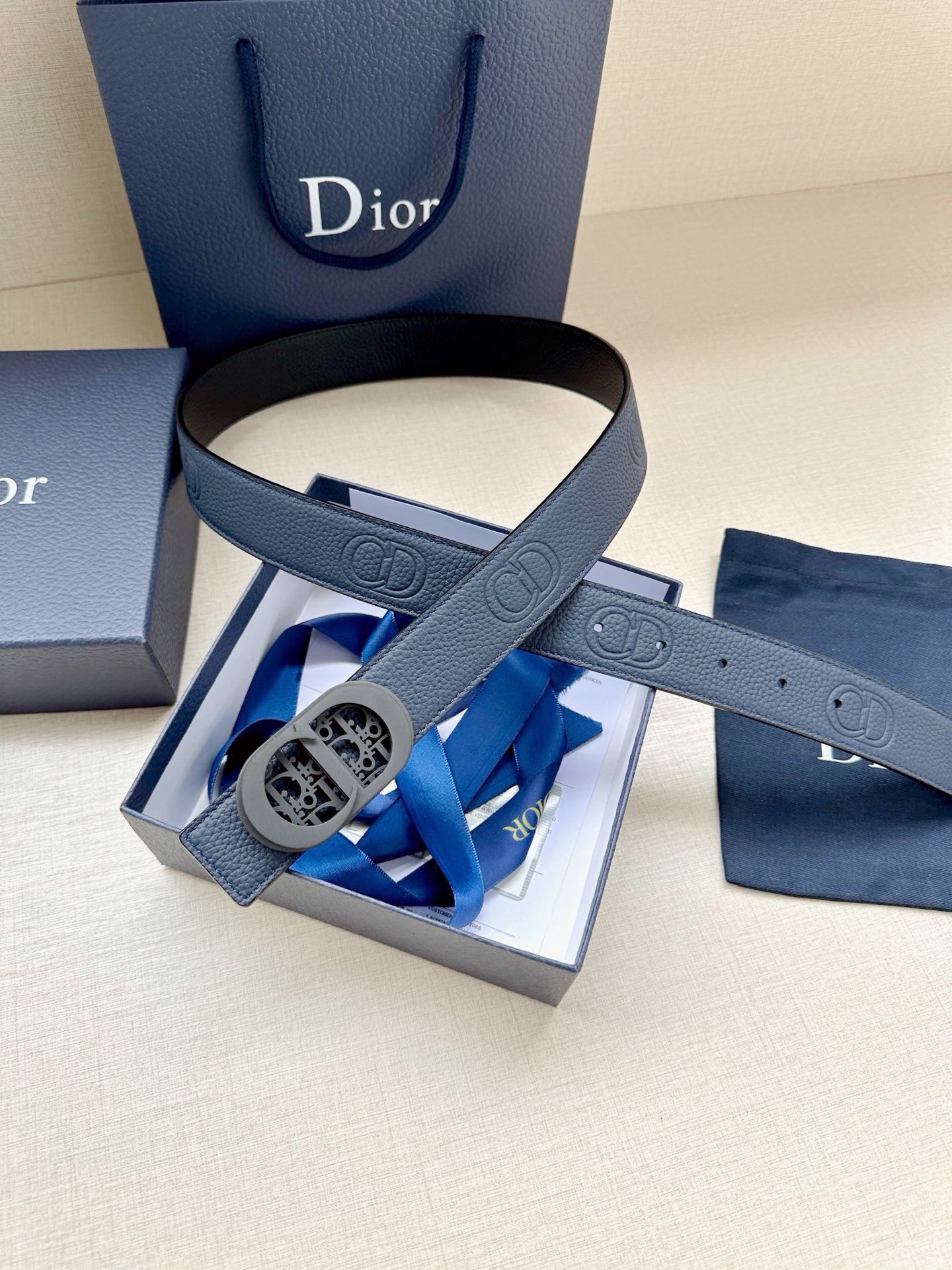 Dior高仿男女款CD扣深藍牛皮皮帶時尚百搭通勤休閒質感設計款| 9 Dior高仿男女款CD扣深藍牛皮皮帶時尚百搭通勤休閒質感設計款