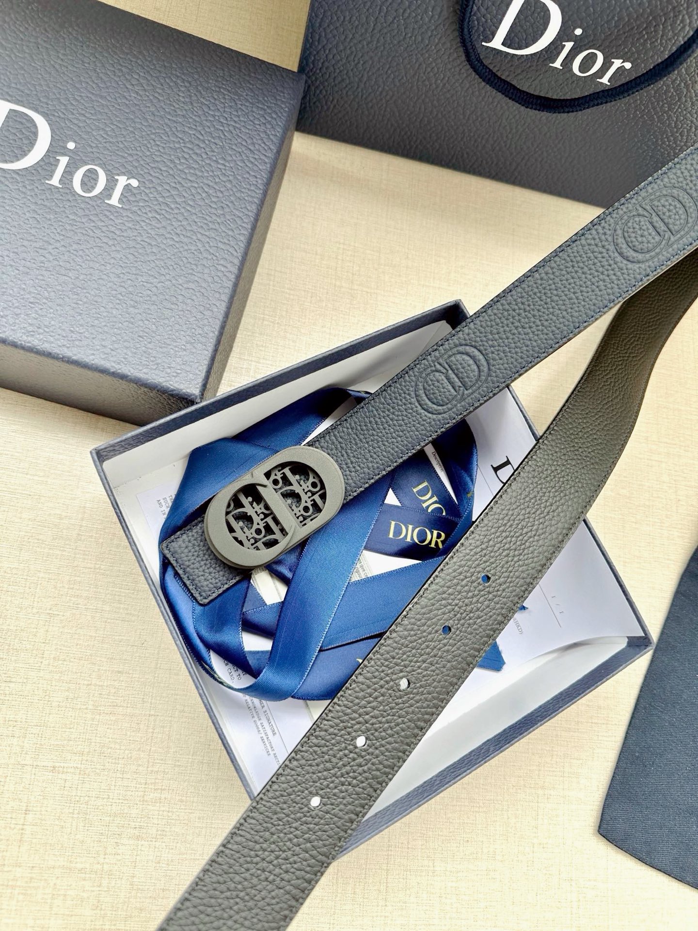 Dior高仿男女款CD扣深藍牛皮皮帶時尚百搭通勤休閒質感設計款| 8 Dior高仿男女款CD扣深藍牛皮皮帶時尚百搭通勤休閒質感設計款