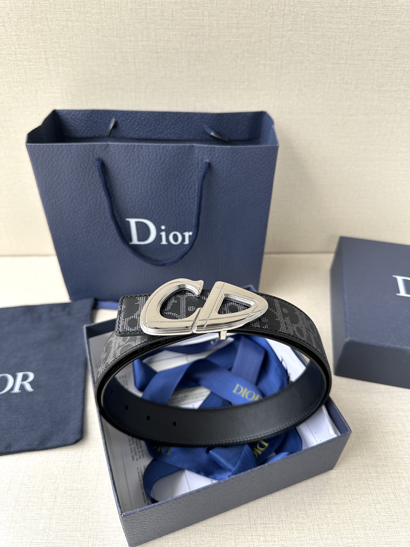 Dior高仿男女款CD滿版老花黑灰帆布皮帶潮流百搭低調奢華設計款| 10 Dior高仿男女款CD滿版老花黑灰帆布皮帶潮流百搭低調奢華設計款