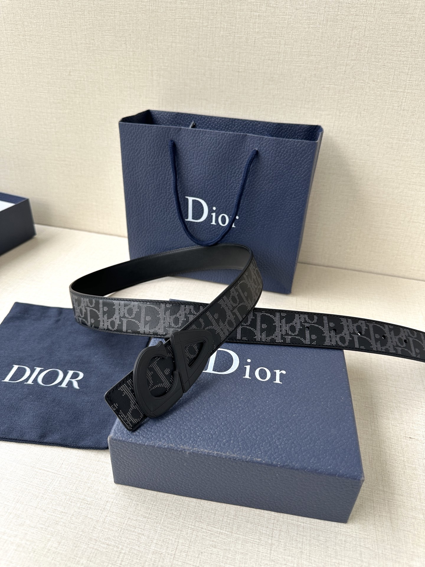 Dior一比一男女款CD滿版黑灰老花皮帶潮流街頭百搭設計款| 9 Dior一比一男女款CD滿版黑灰老花皮帶潮流街頭百搭設計款