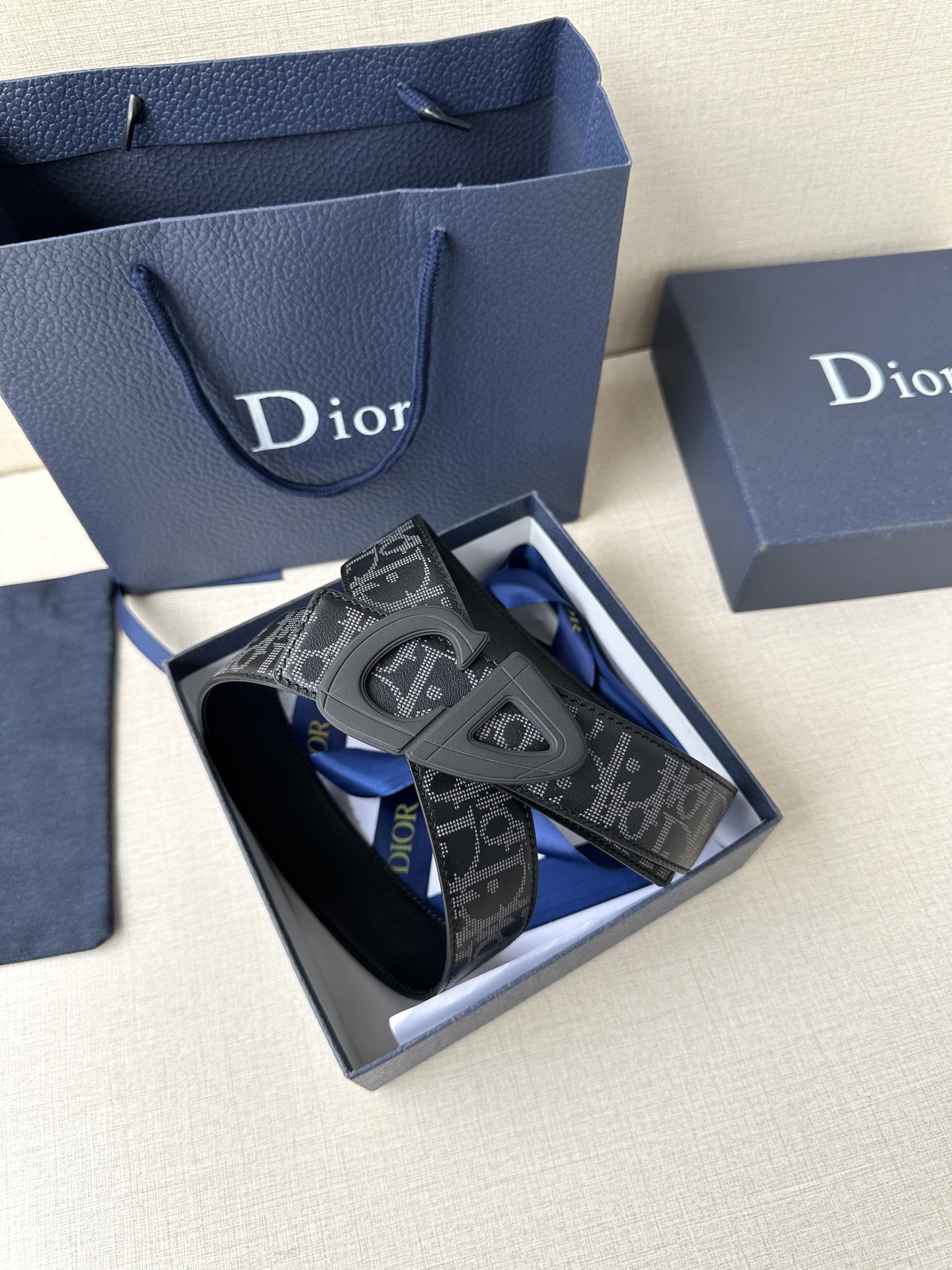 Dior一比一男女款CD滿版黑灰老花皮帶潮流街頭百搭設計款| 7 Dior一比一男女款CD滿版黑灰老花皮帶潮流街頭百搭設計款