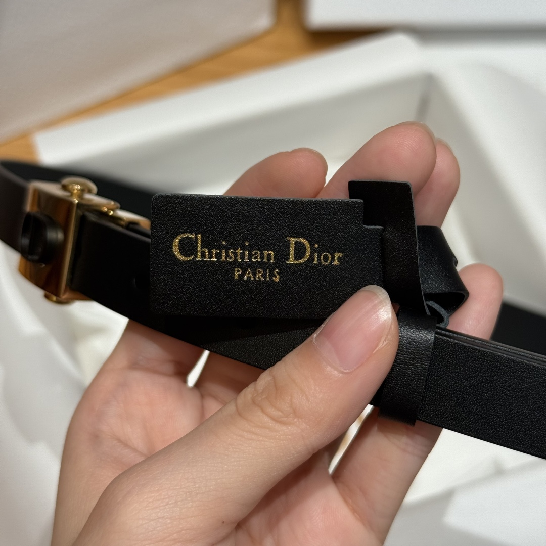 Dior高仿男女款CD黑灰滿版老花皮帶霧面扣設計百搭潮流質感款| 7 Dior高仿男女款CD黑灰滿版老花皮帶霧面扣設計百搭潮流質感款