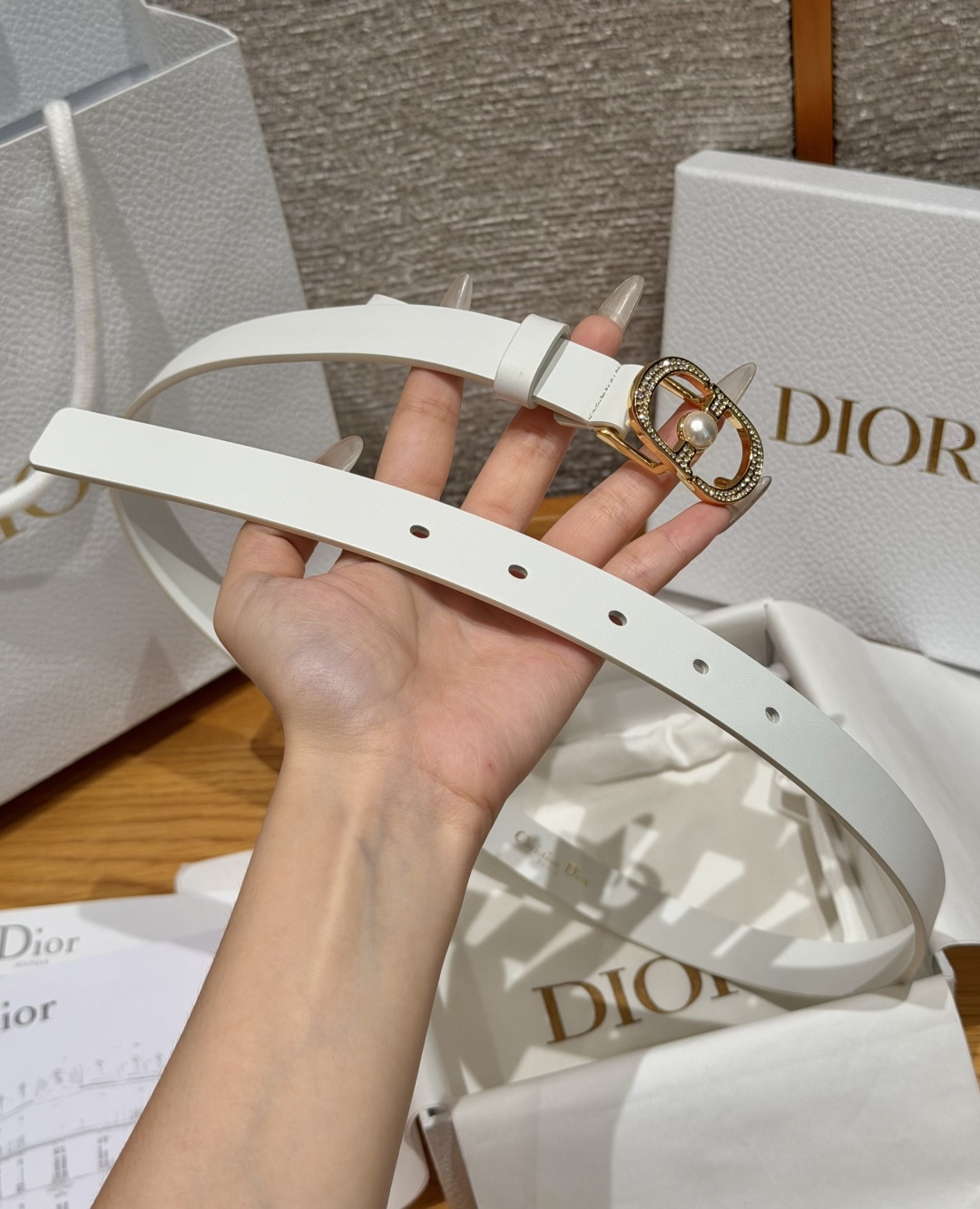 Dior高仿男女款CD白色珍珠皮帶設計時尚百搭休閒通勤款| 12 Dior高仿男女款CD白色珍珠皮帶設計時尚百搭休閒通勤款