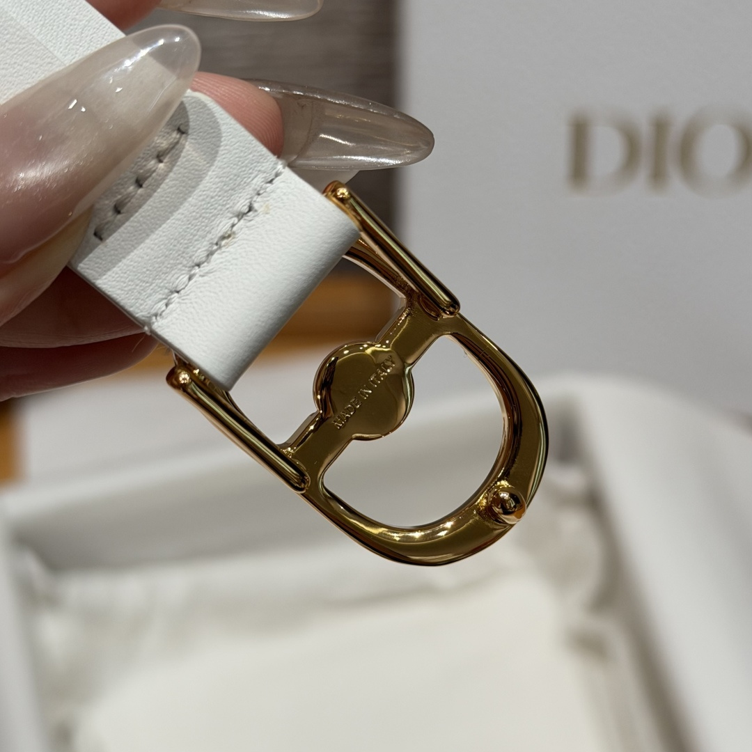 Dior高仿男女款CD白色珍珠皮帶設計時尚百搭休閒通勤款| 10 Dior高仿男女款CD白色珍珠皮帶設計時尚百搭休閒通勤款